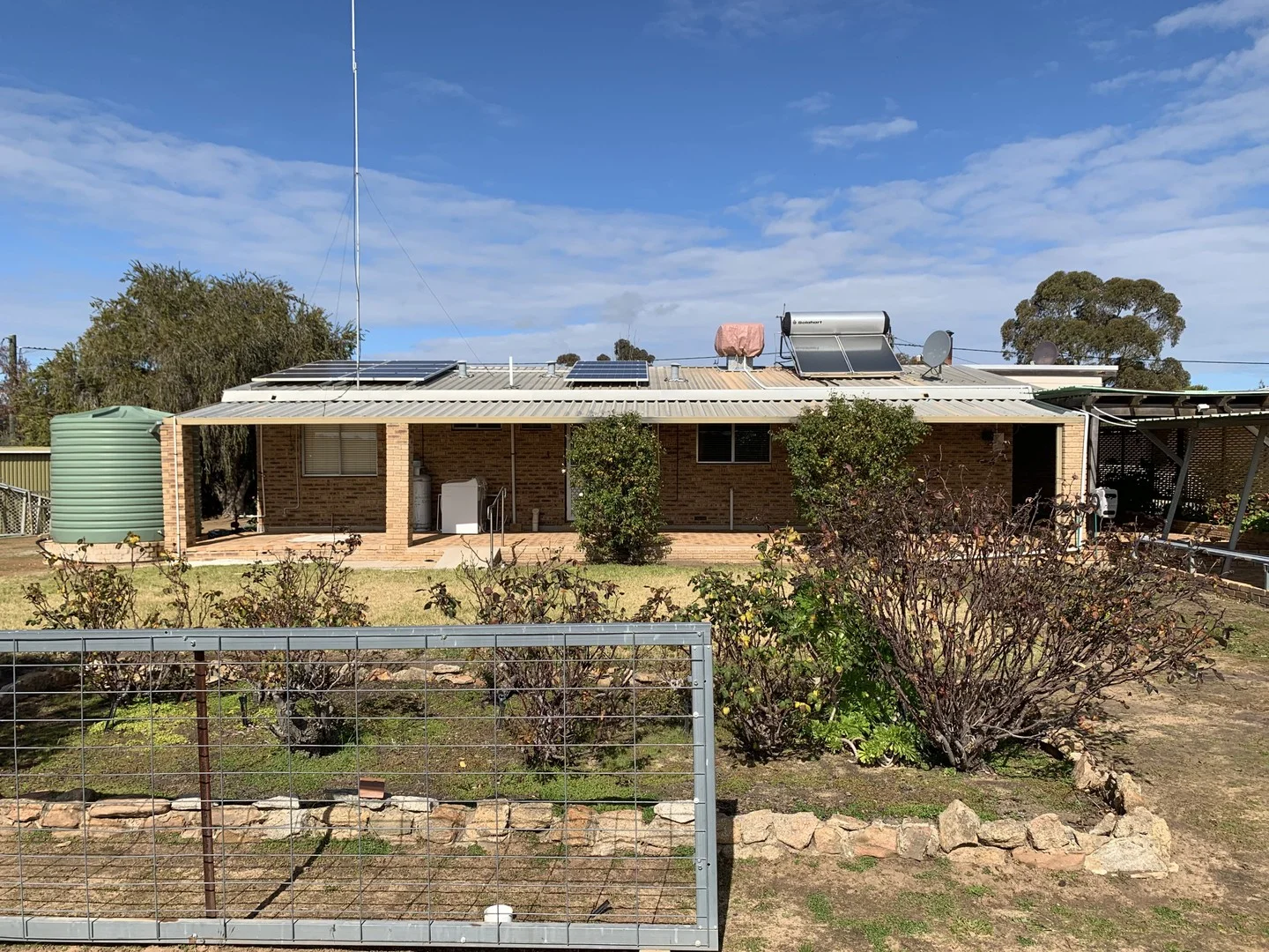 19 Dale Crescent (1/16)