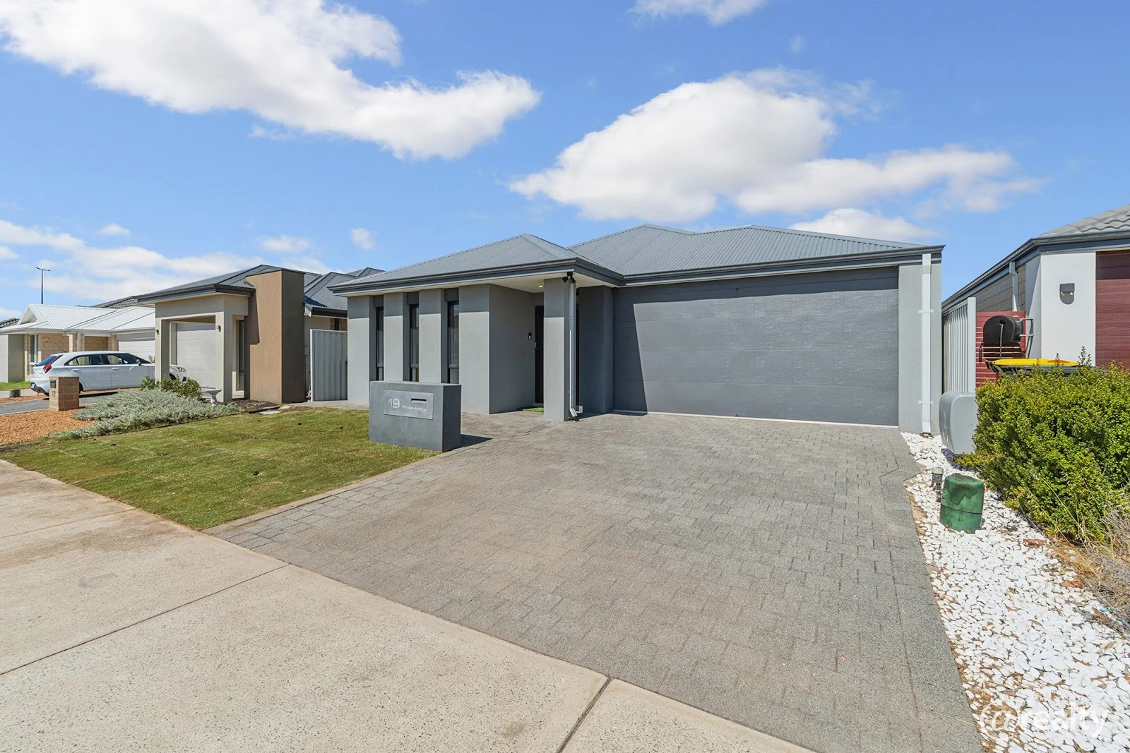 SOLD - $986,000