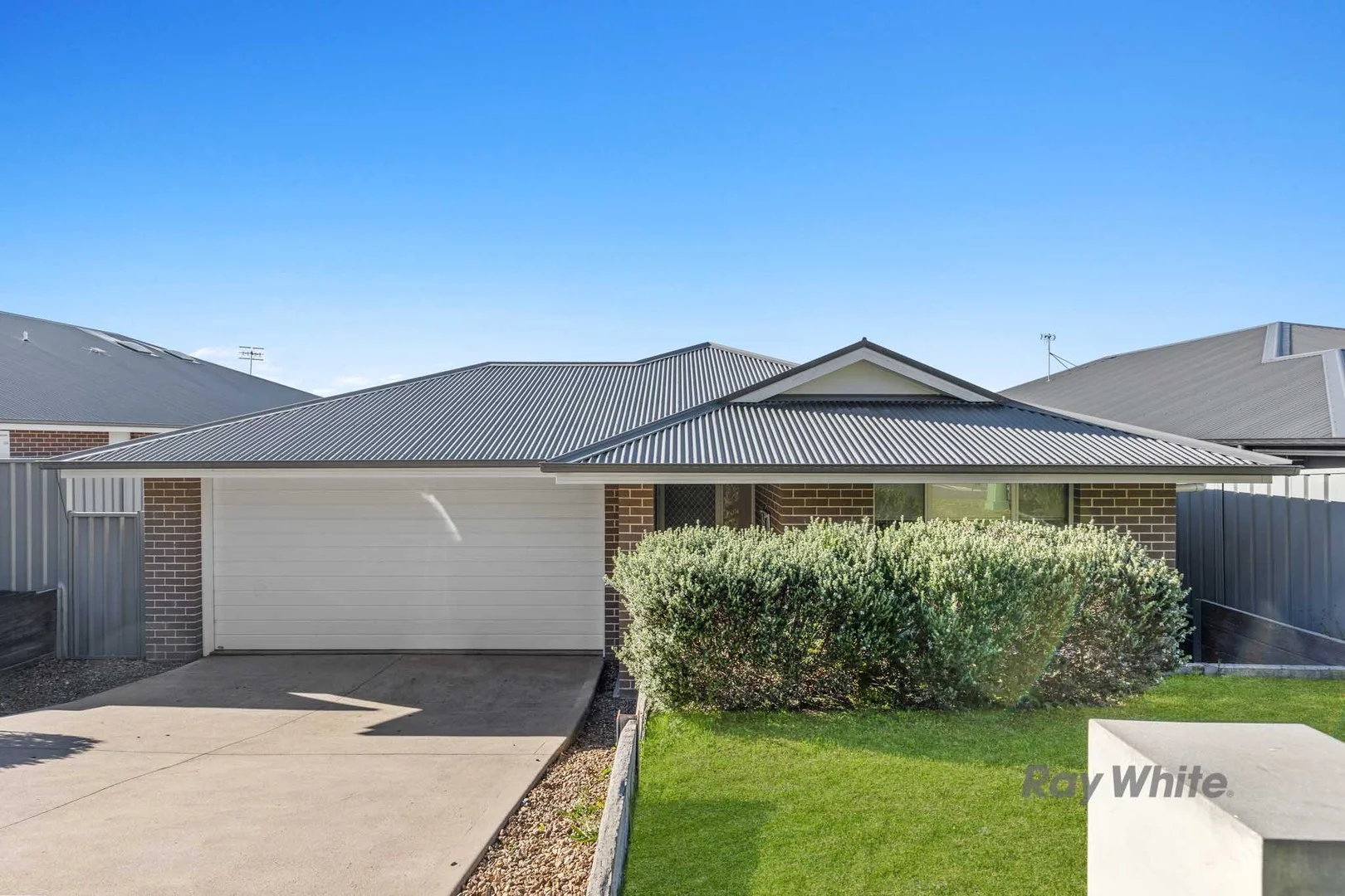 19 Pedder Drive (1/32)
