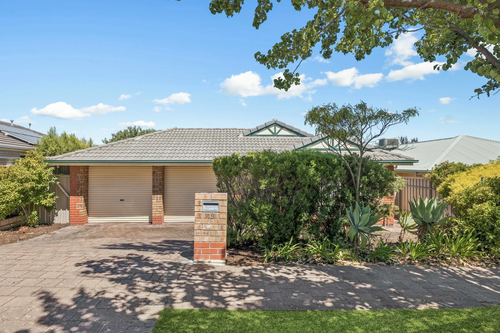 19 Station Crescent (1/22)