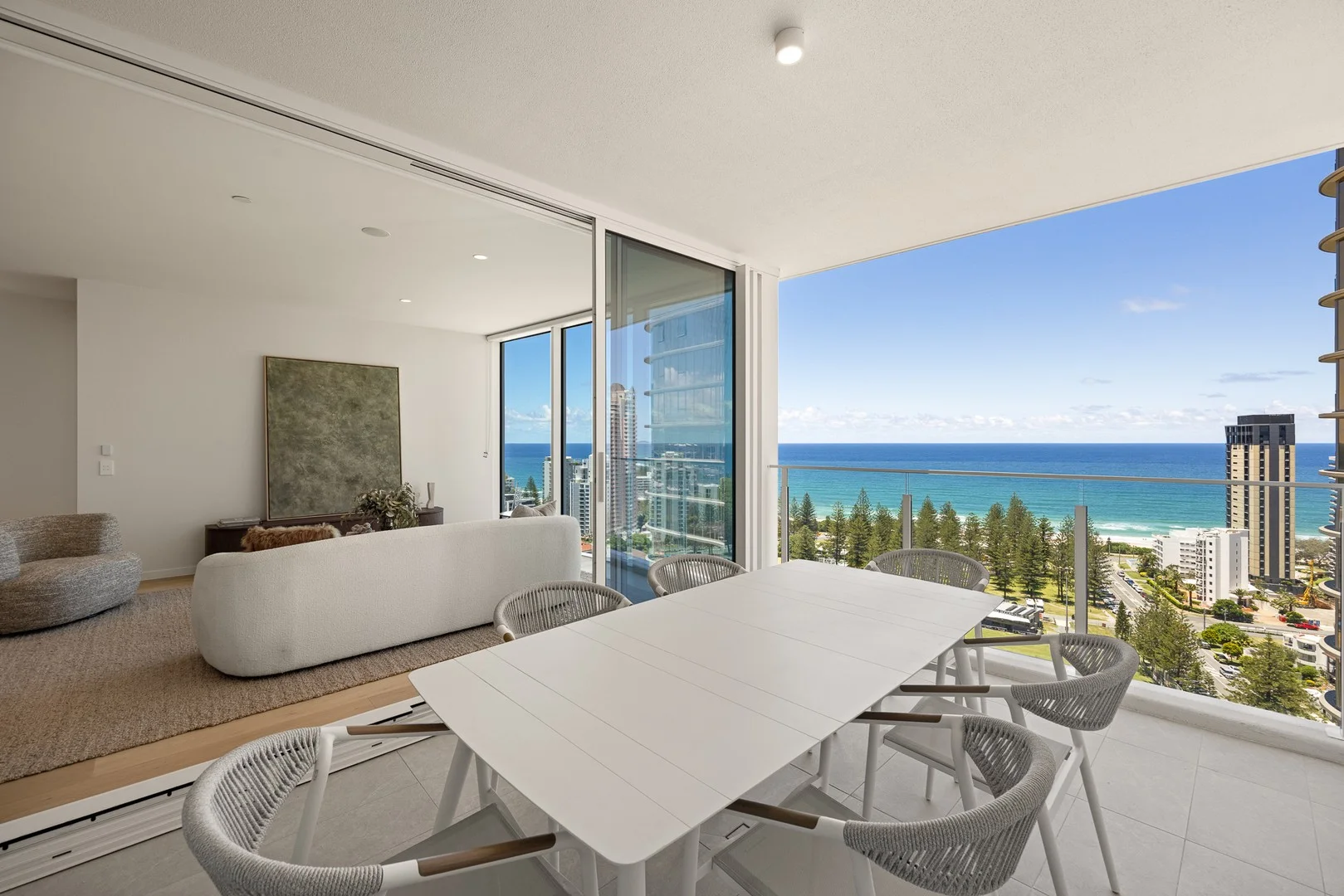 1902/4 Rosewood Avenue (1/27)