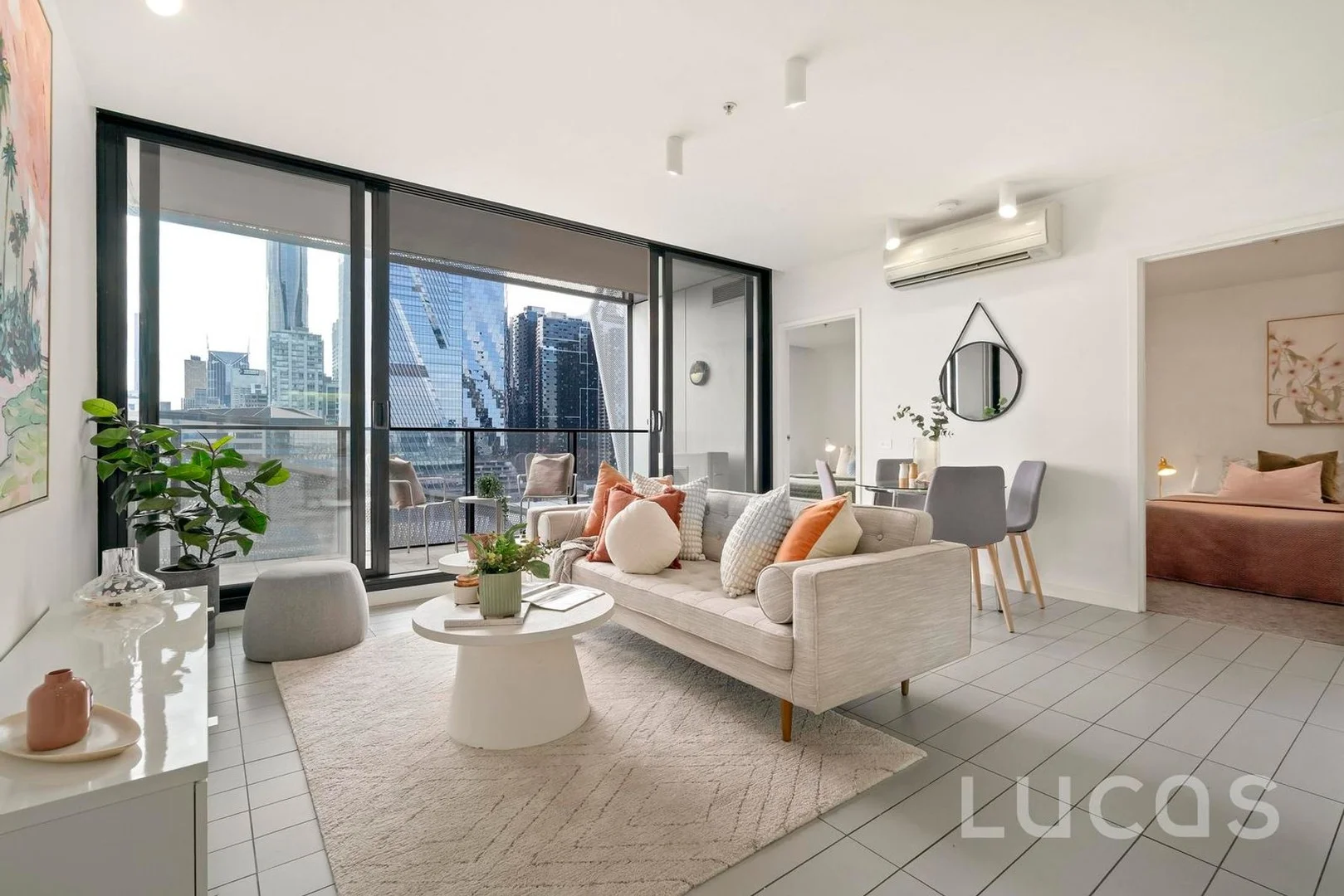 1906/673 La Trobe Street (1/1)