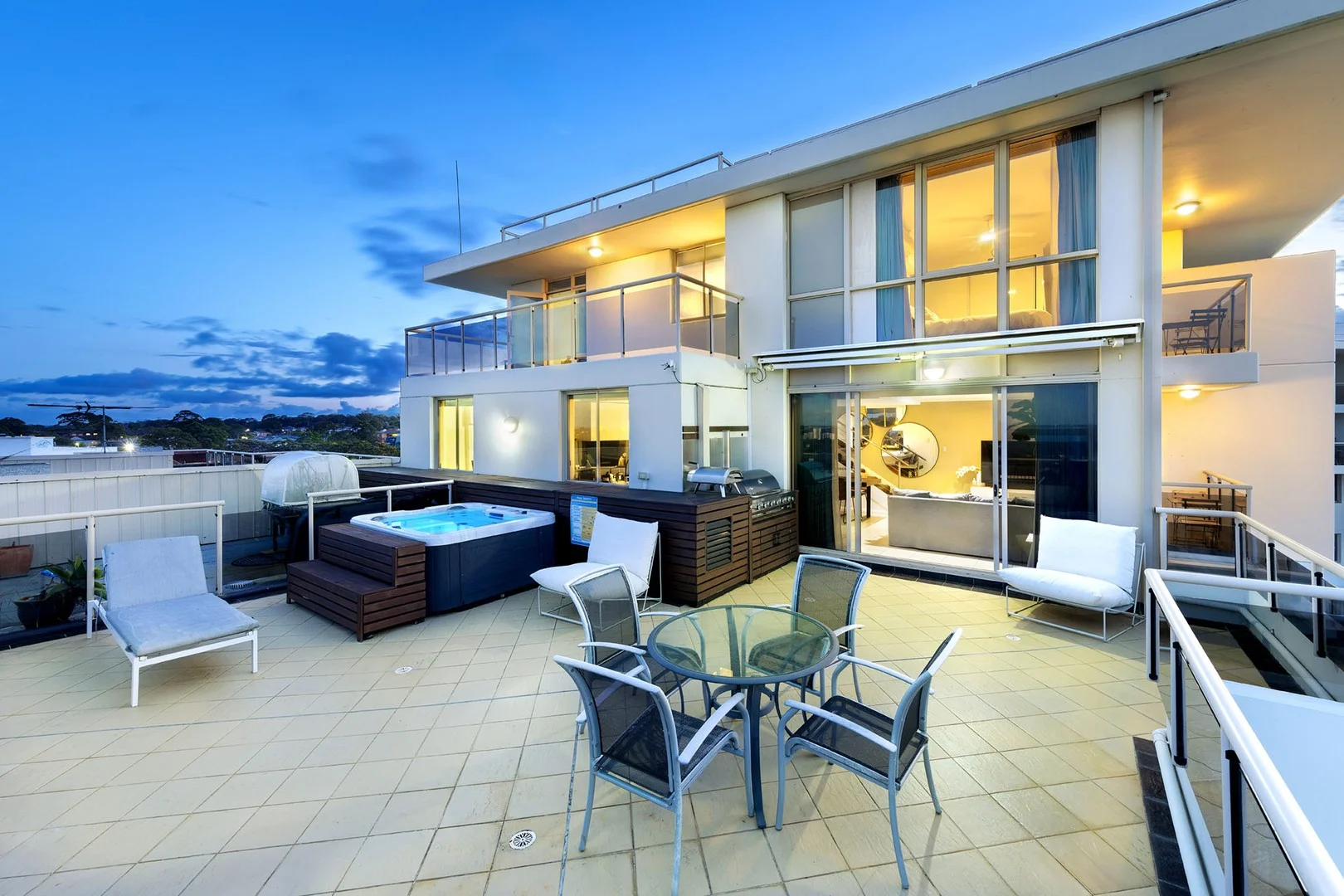 192/360 Kingsway Road (1/17)