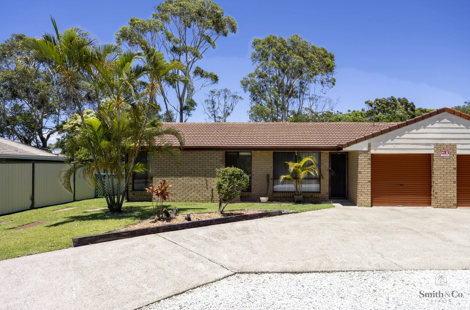 2/10 Callistemon Court (1/21)