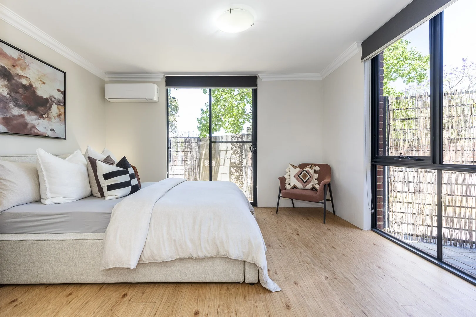 2/104 Scarborough Beach Road (1/23)
