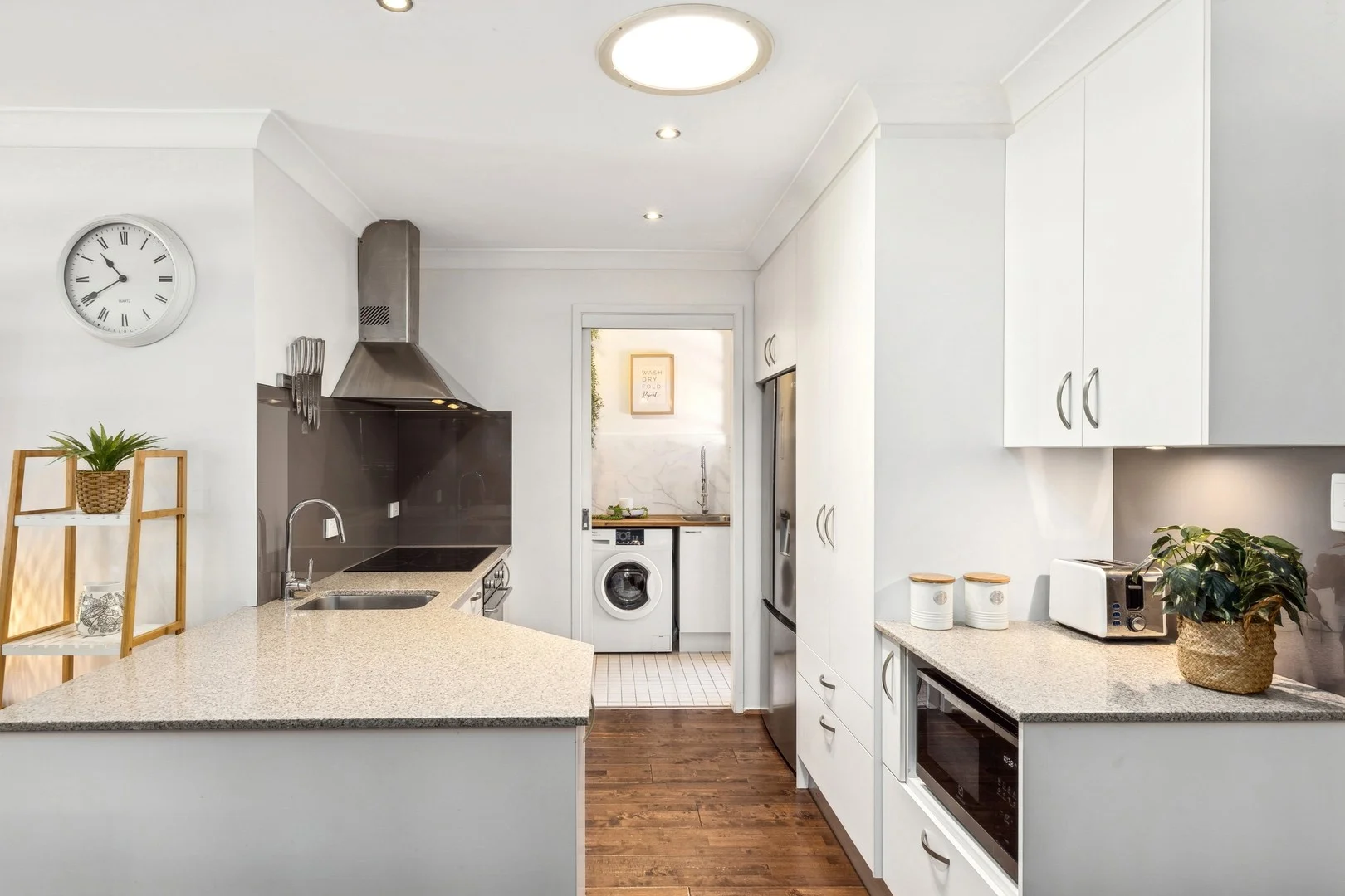 2/105 Woodview Avenue (1/7)