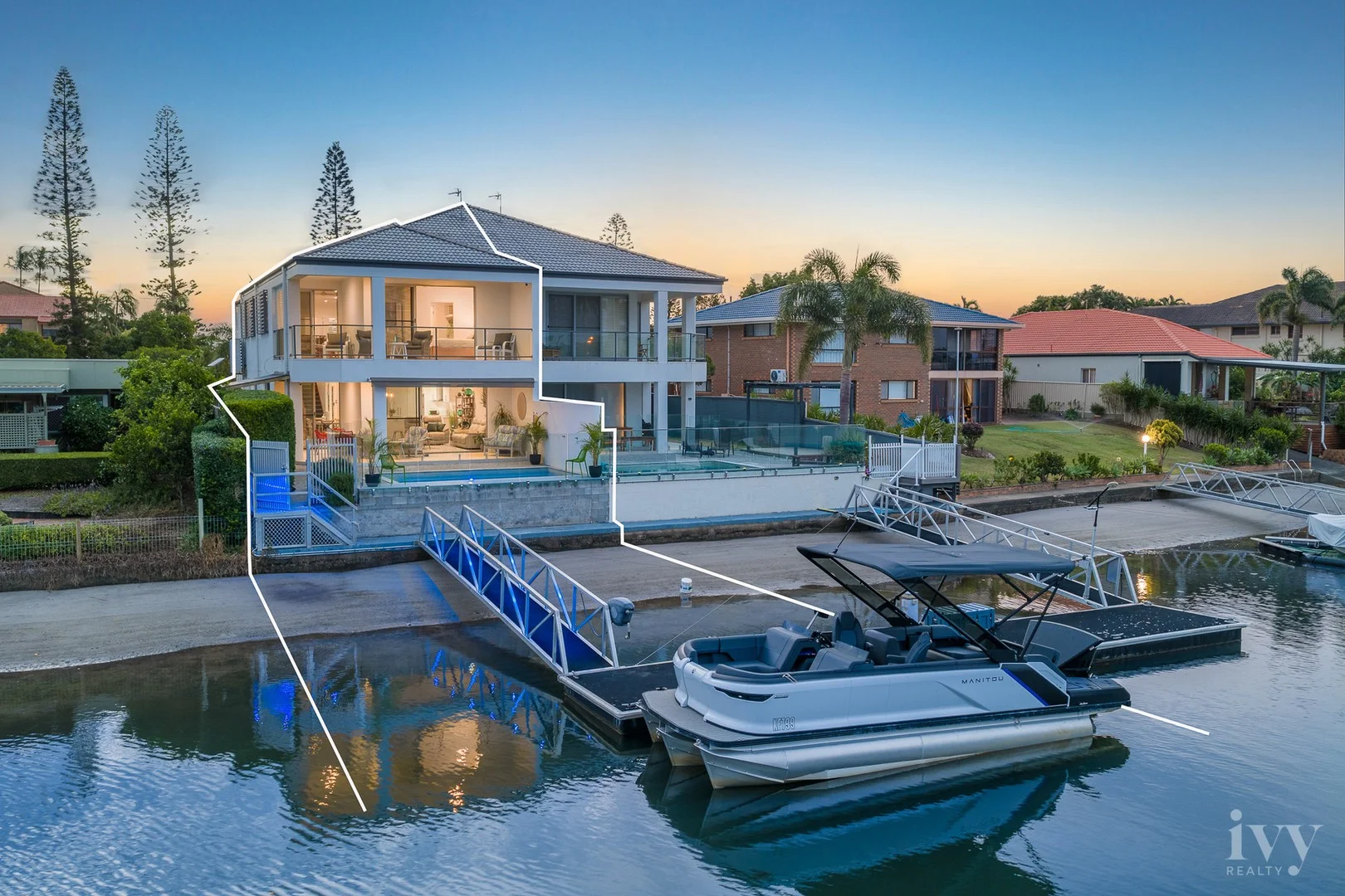2/107 Bayview Street (1/23)