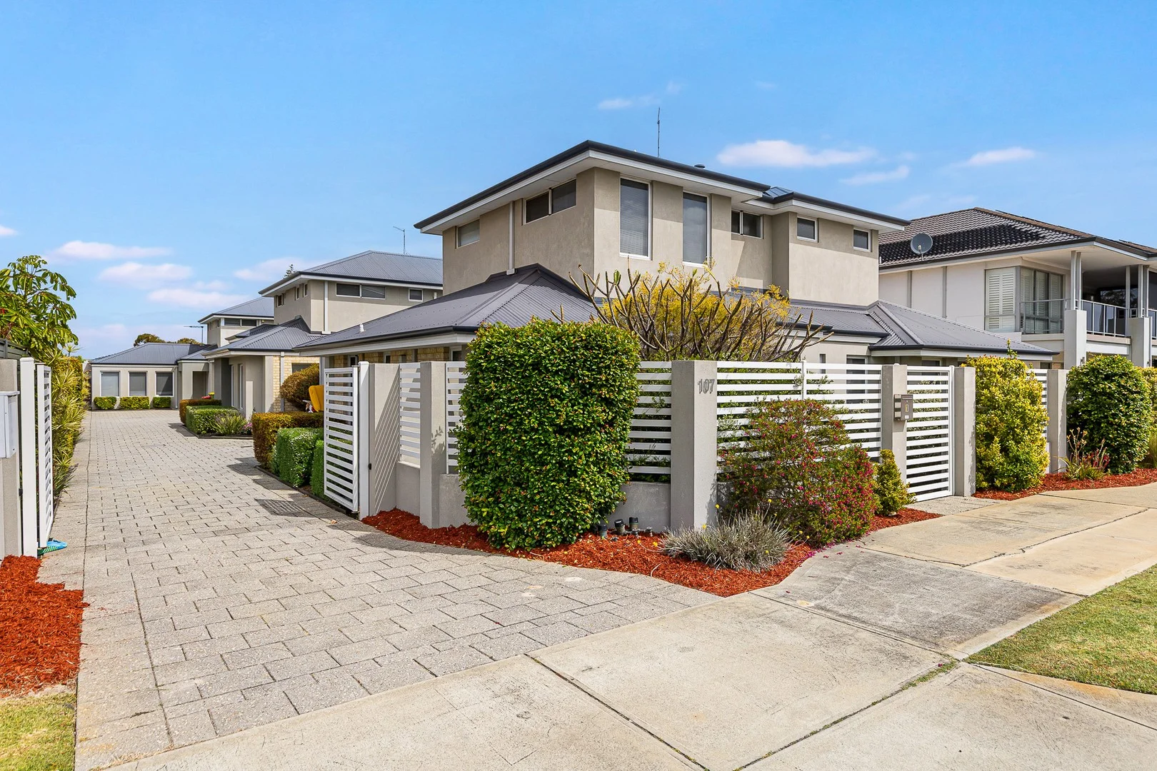 2/107 Parkin Street (1/26)