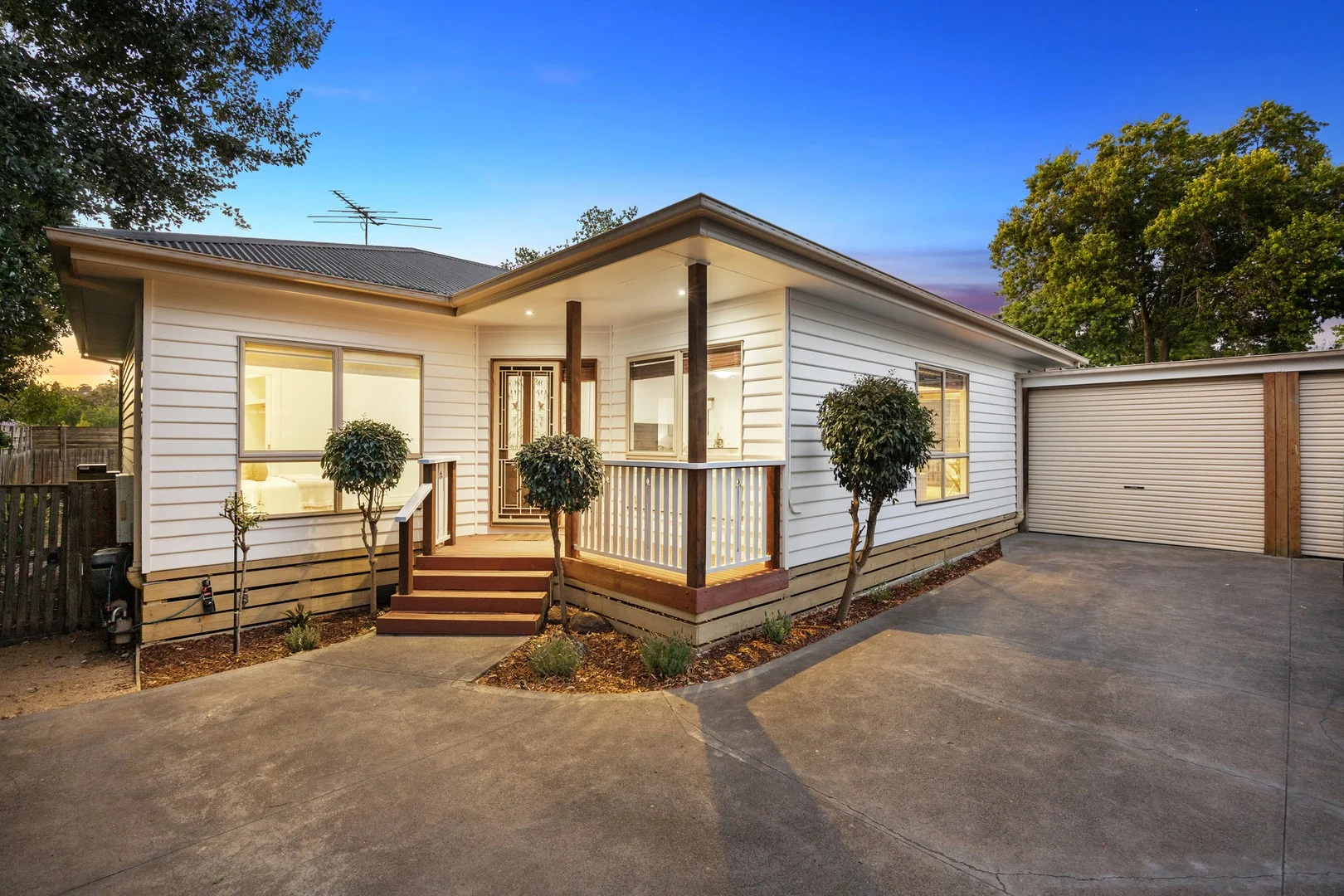2/11 Dixon Avenue (1/18)