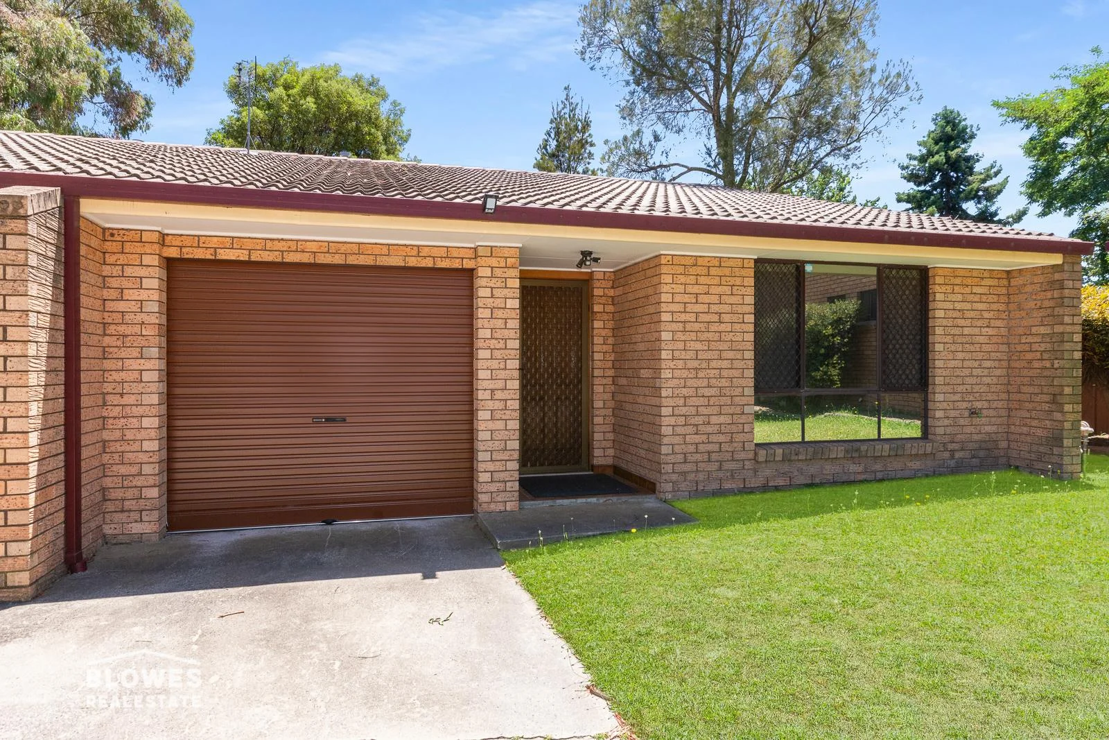 2/11 Moad Street