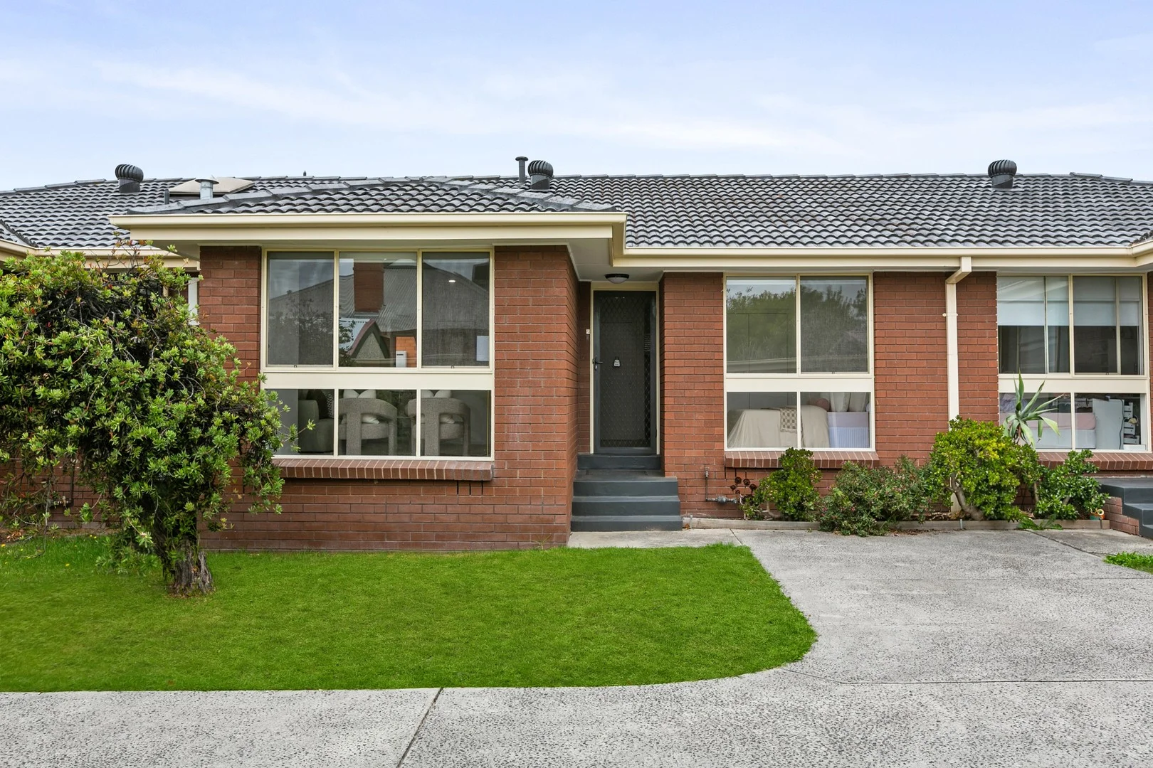 2/111 Mansfield Street (1/21)