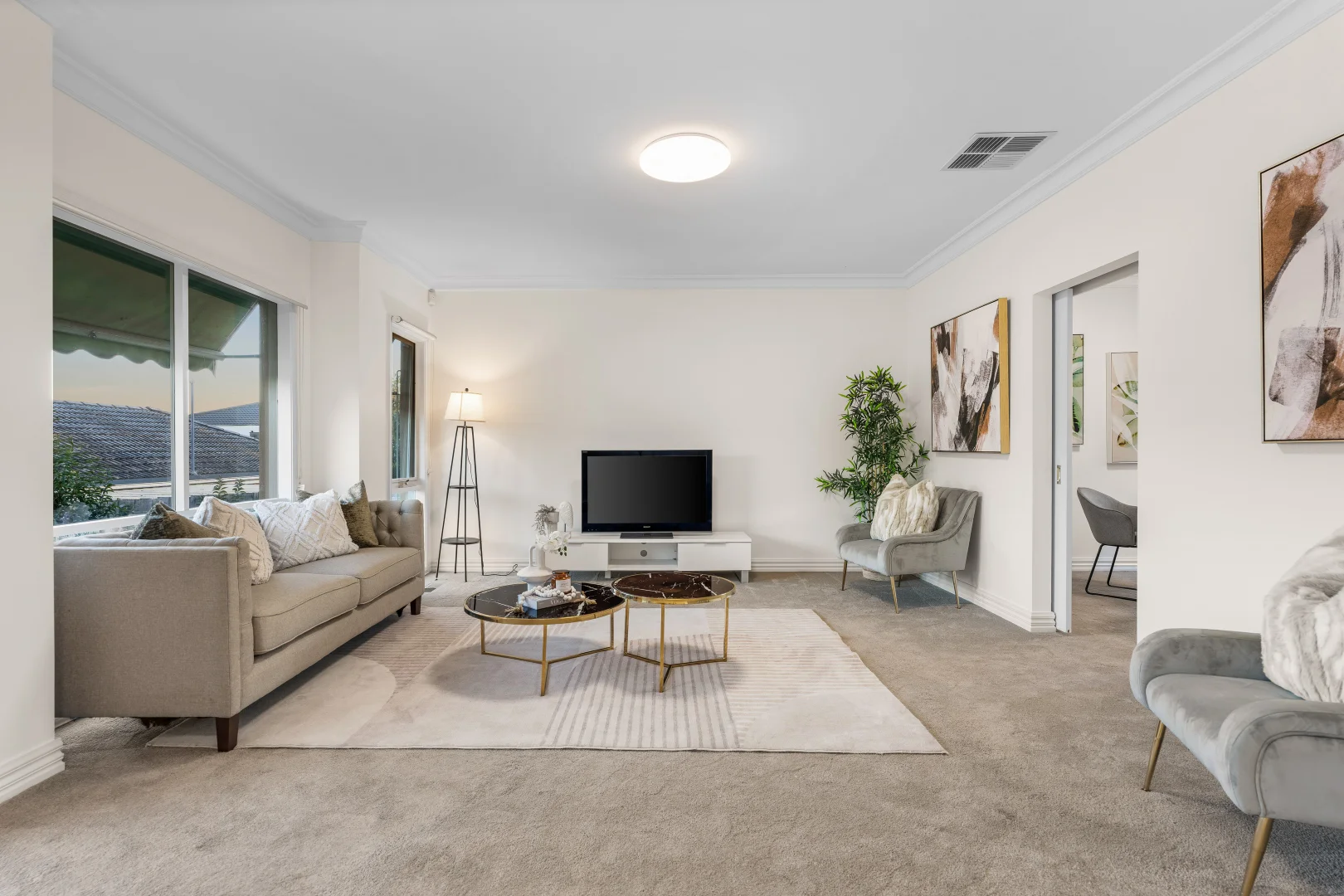 2/12 Dianne Street - Image 2