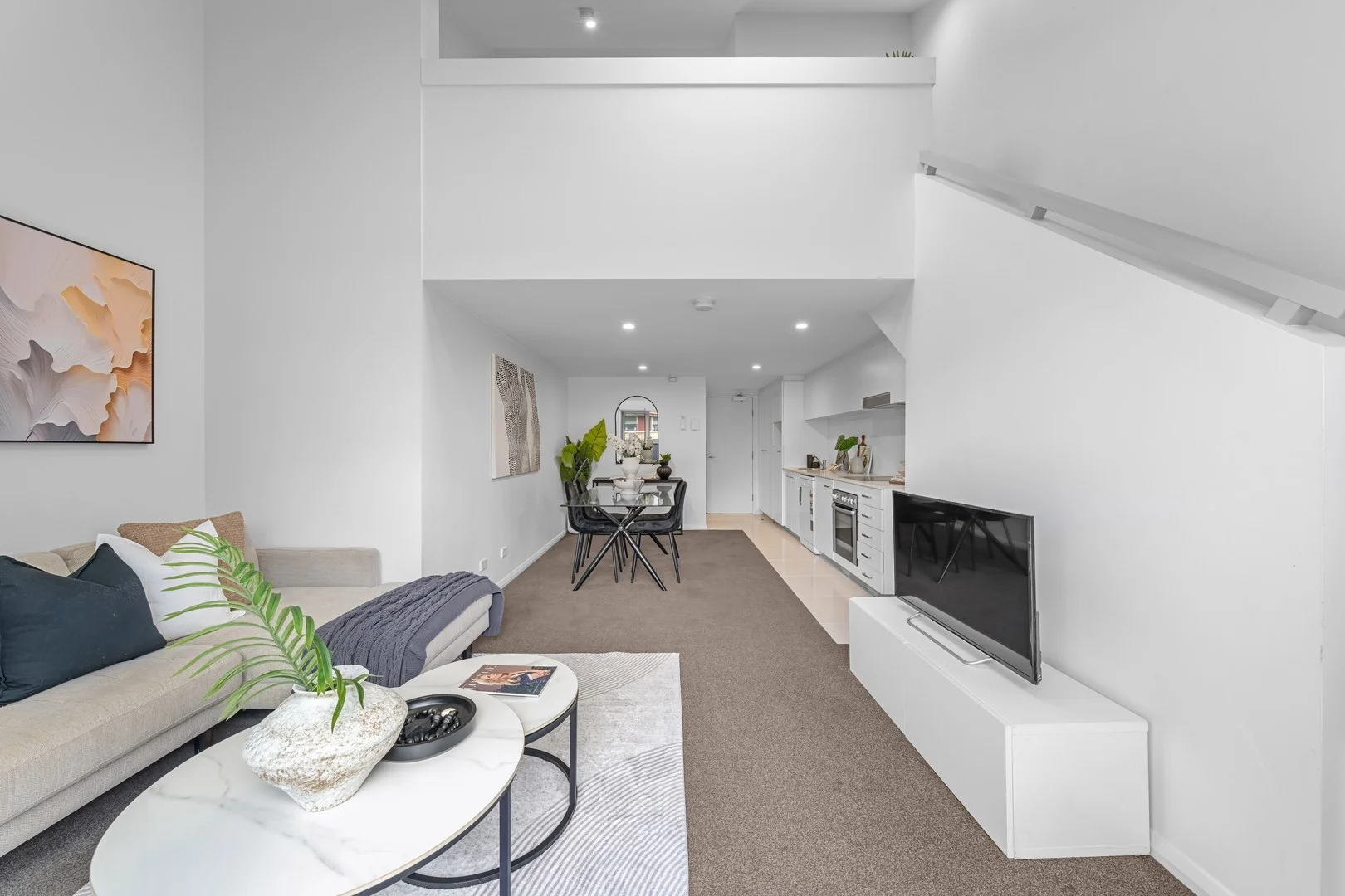 2/123 Cooper Street (1/17)
