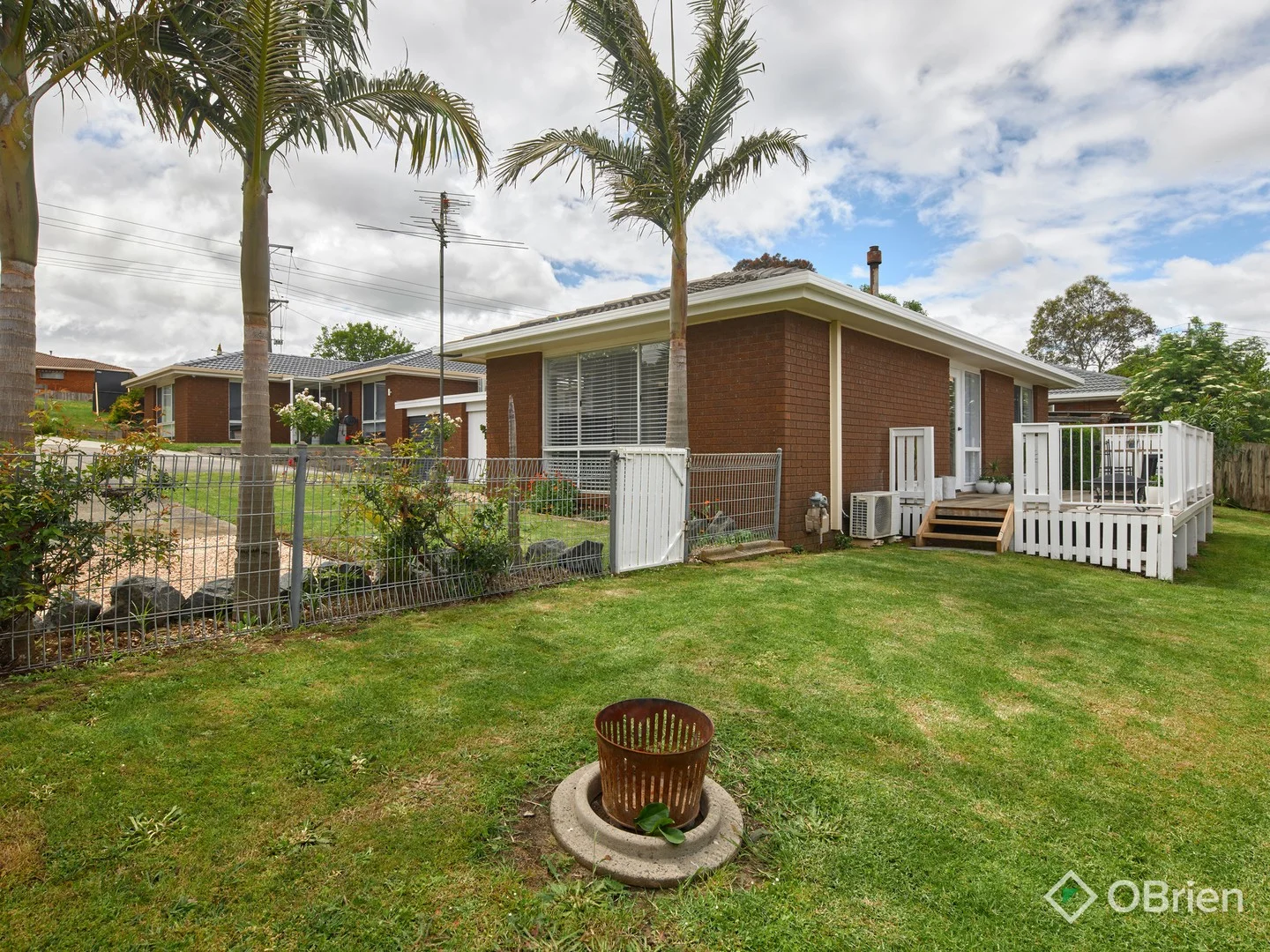 2/125 Brandy Creek Road (1/14)