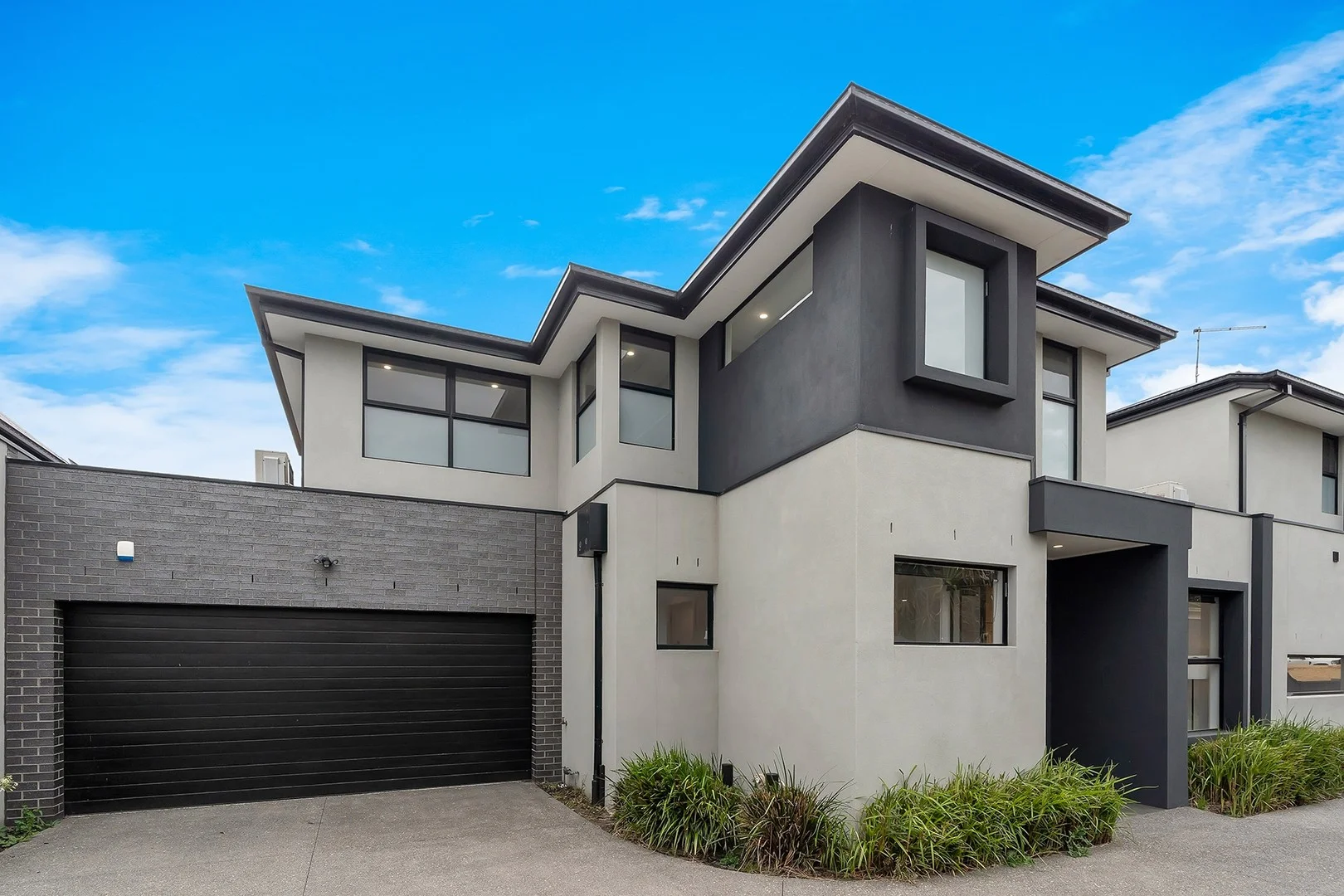 2/125 Melrose Drive (1/18)