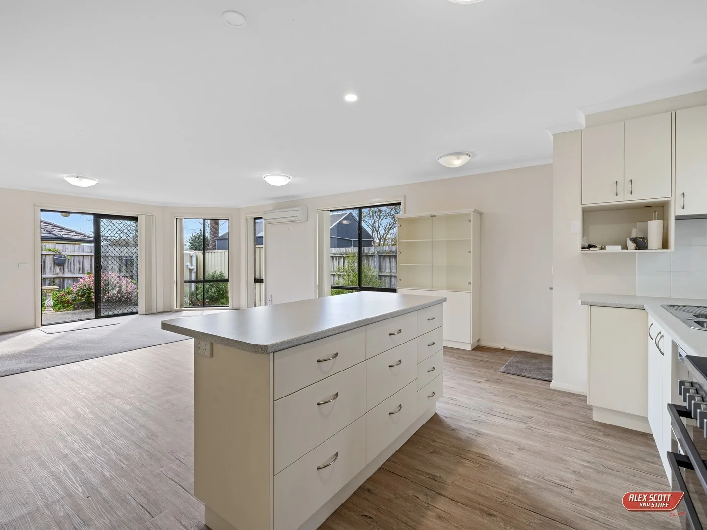 2/13 Hassett Street (1/17)