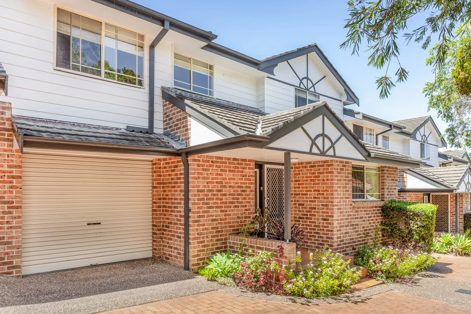 2/152 Karimbla Road (1/9)