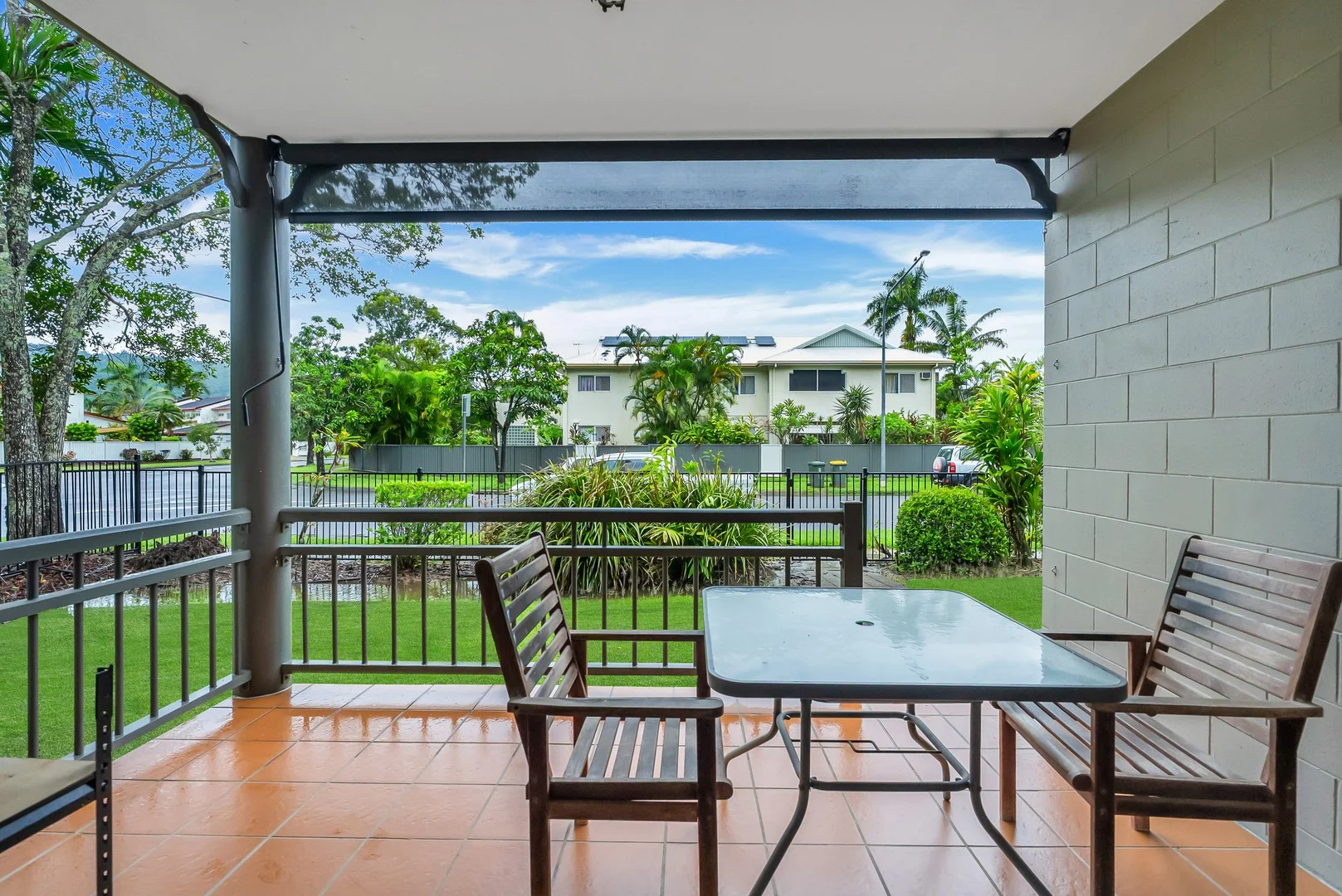2/17 Grantala Street (1/11)