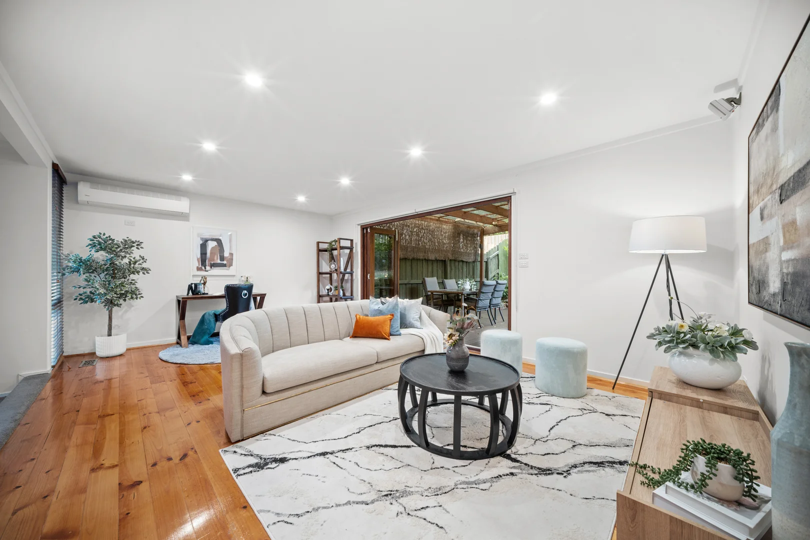 2/18 Peter Street - Image 2