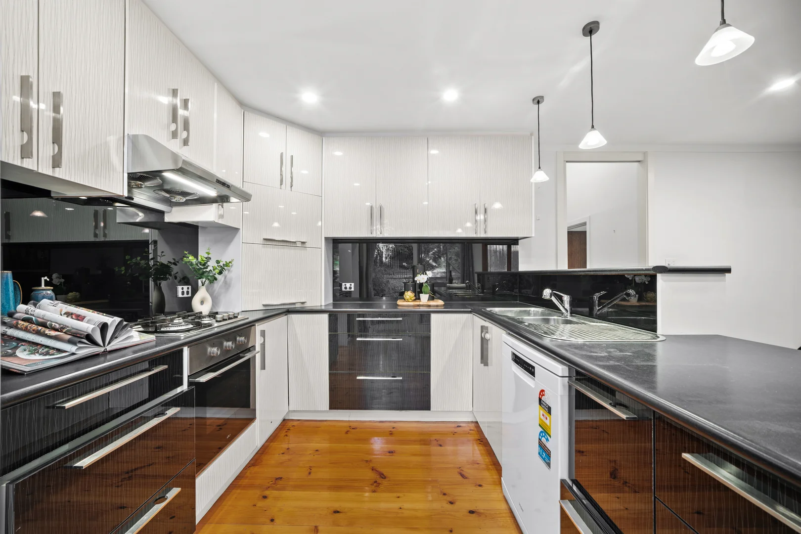 2/18 Peter Street - Image 4
