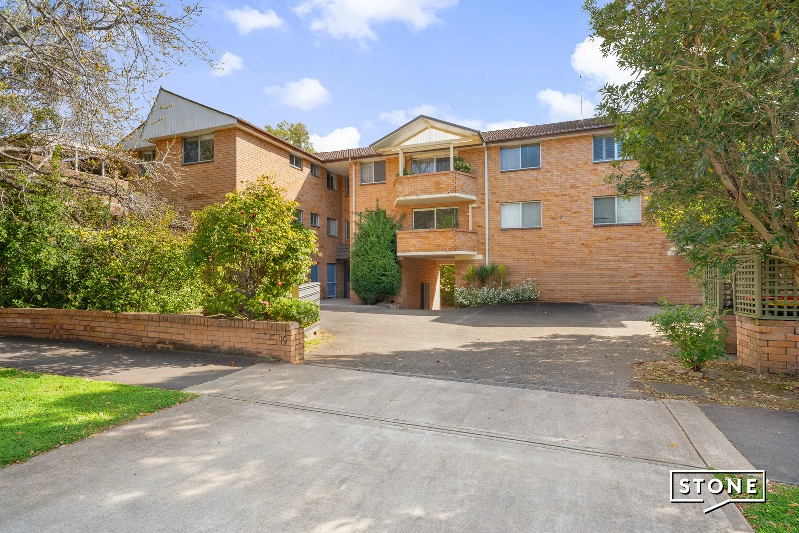 2/19-23 Galloway Street (1/4)