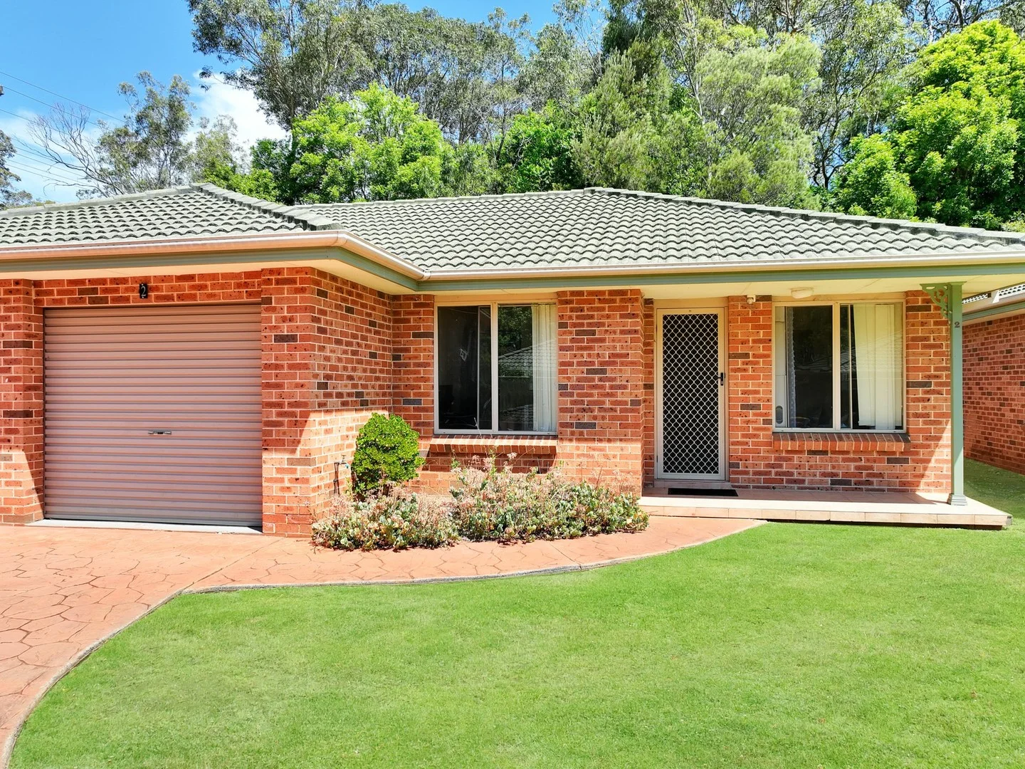 2/2 Maleen Street (1/11)