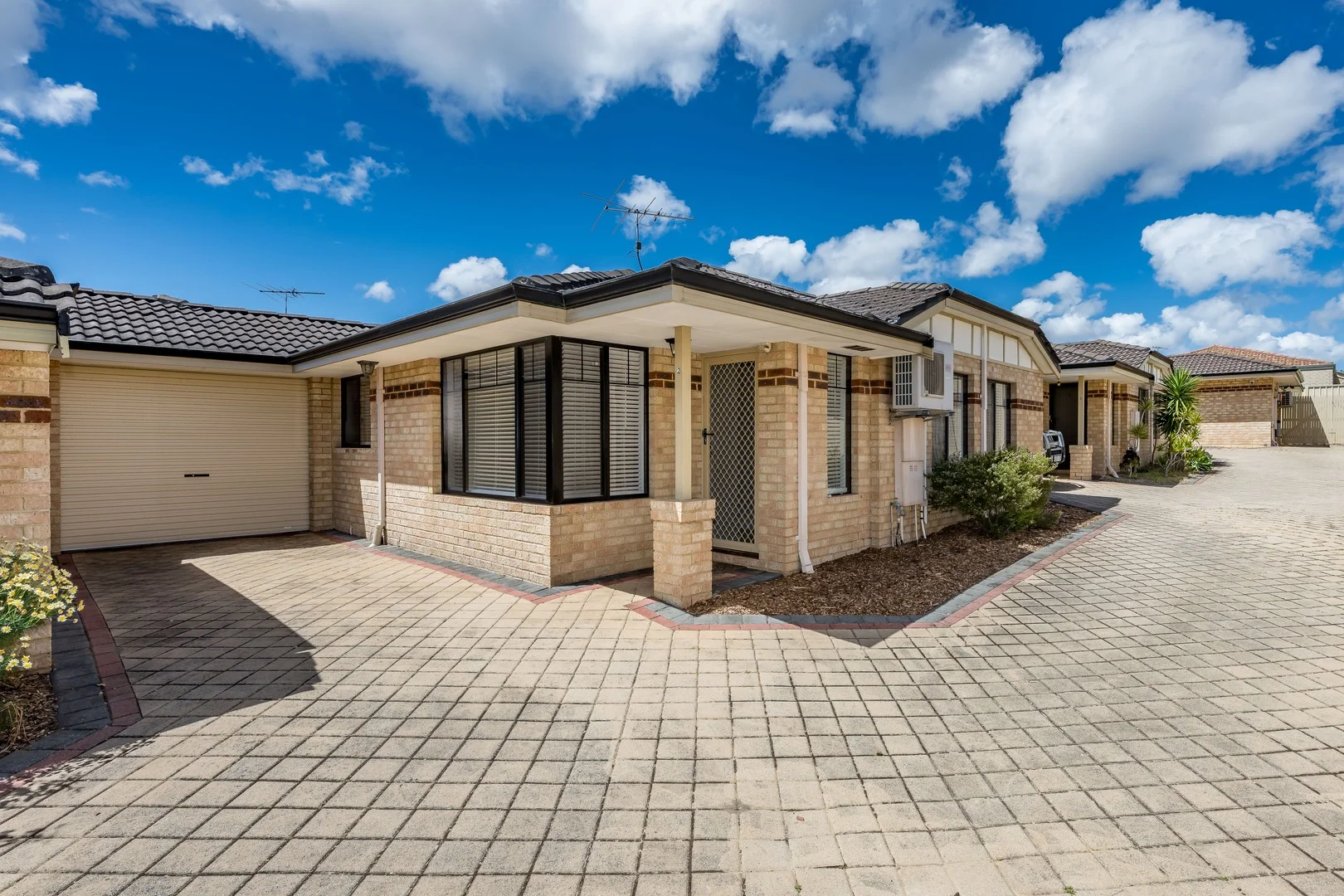 2/206 Edward Street (1/33)