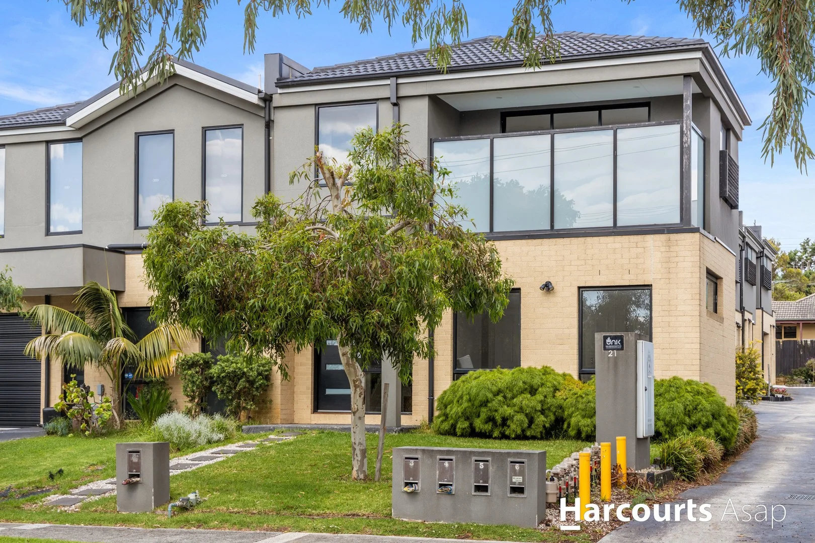 2/21 Stamford Crescent (1/10)