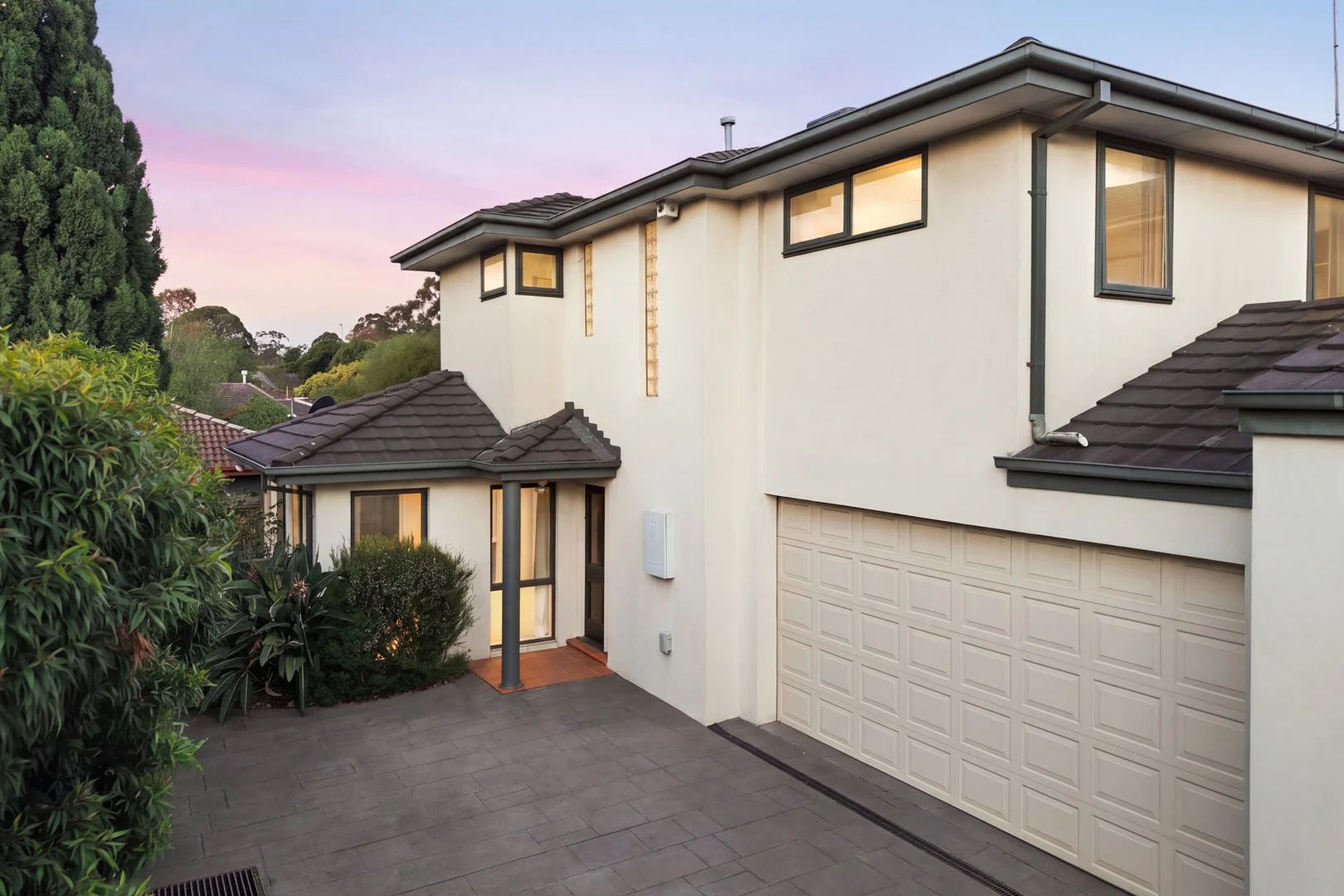 2/23 Hakea Street - Image 1