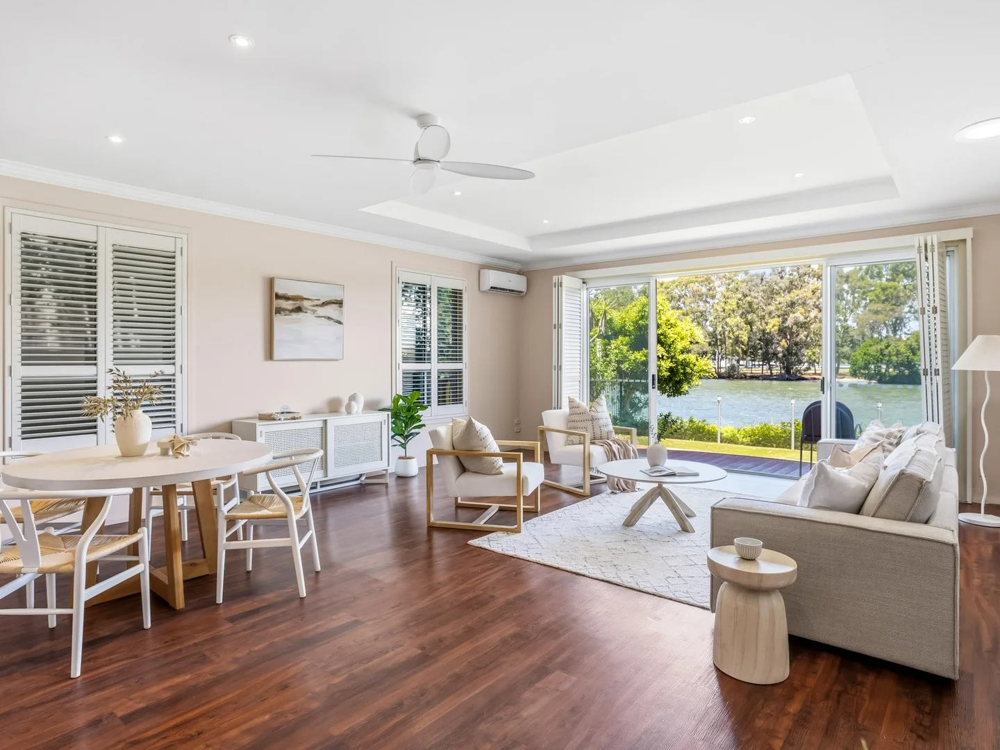 2/243 Stanhill Drive (1/28)