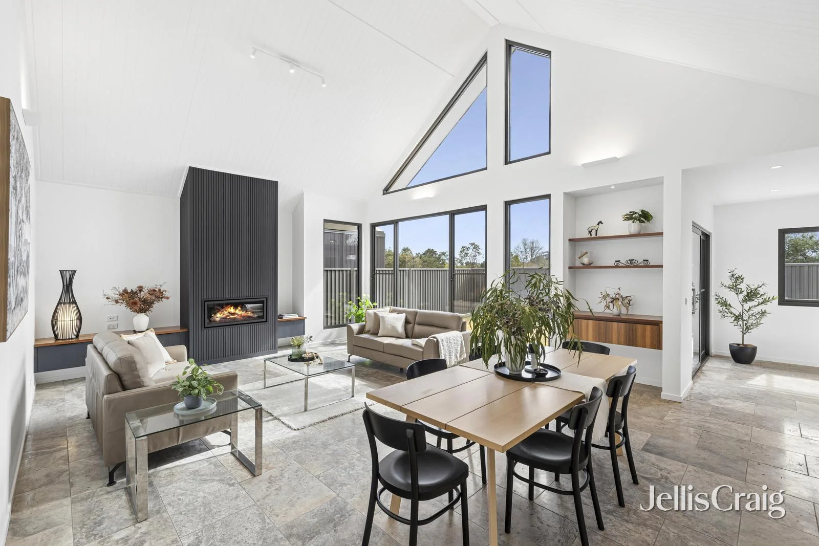 2/27 Corinella Road - Image 2