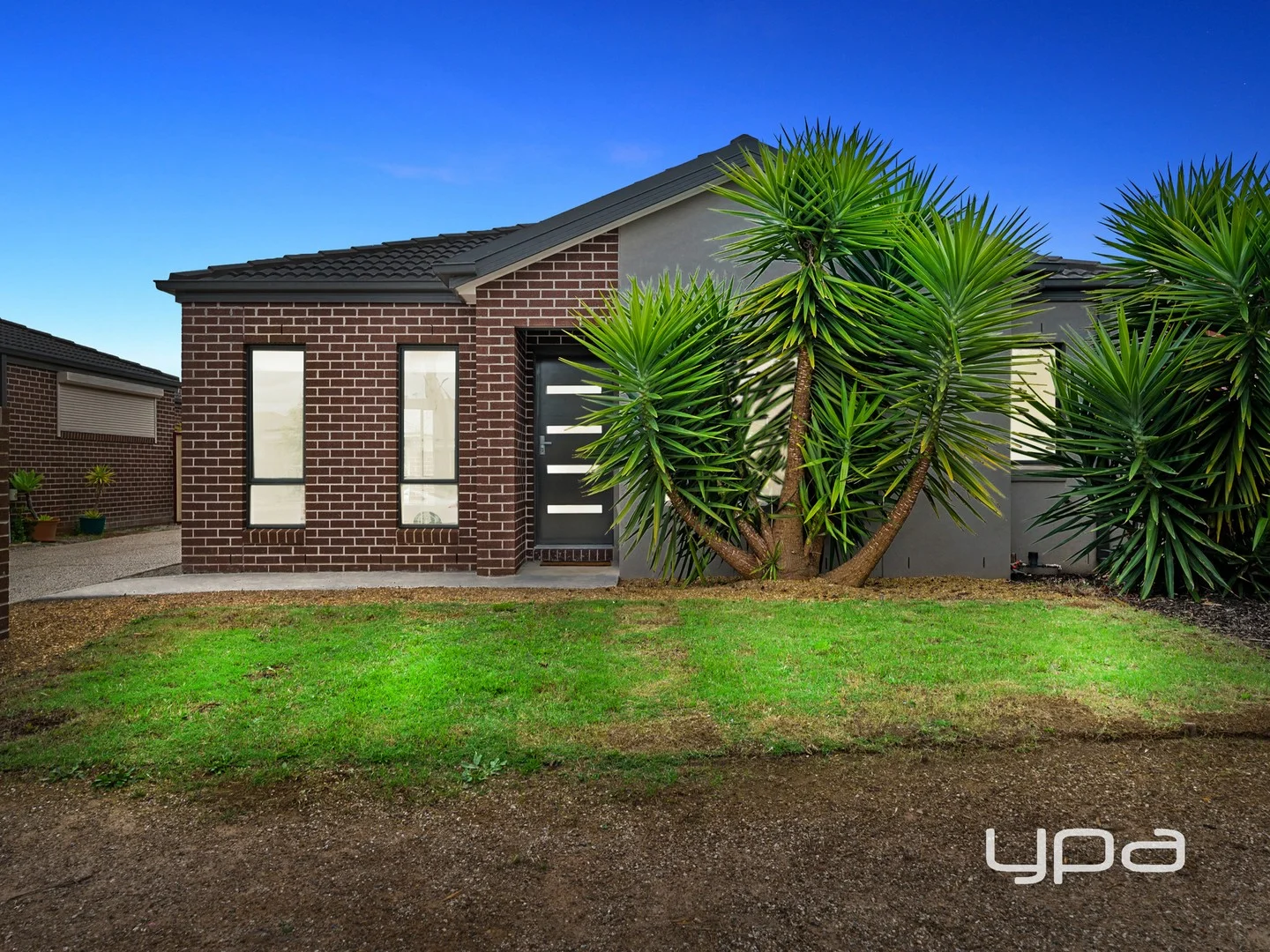 2/3 Scarborough Crescent (1/10)