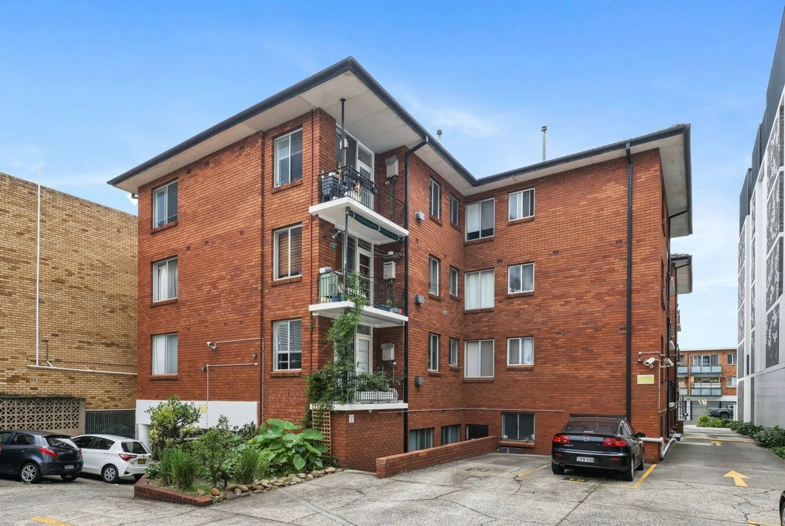 2/324B Marrickville Road (1/6)