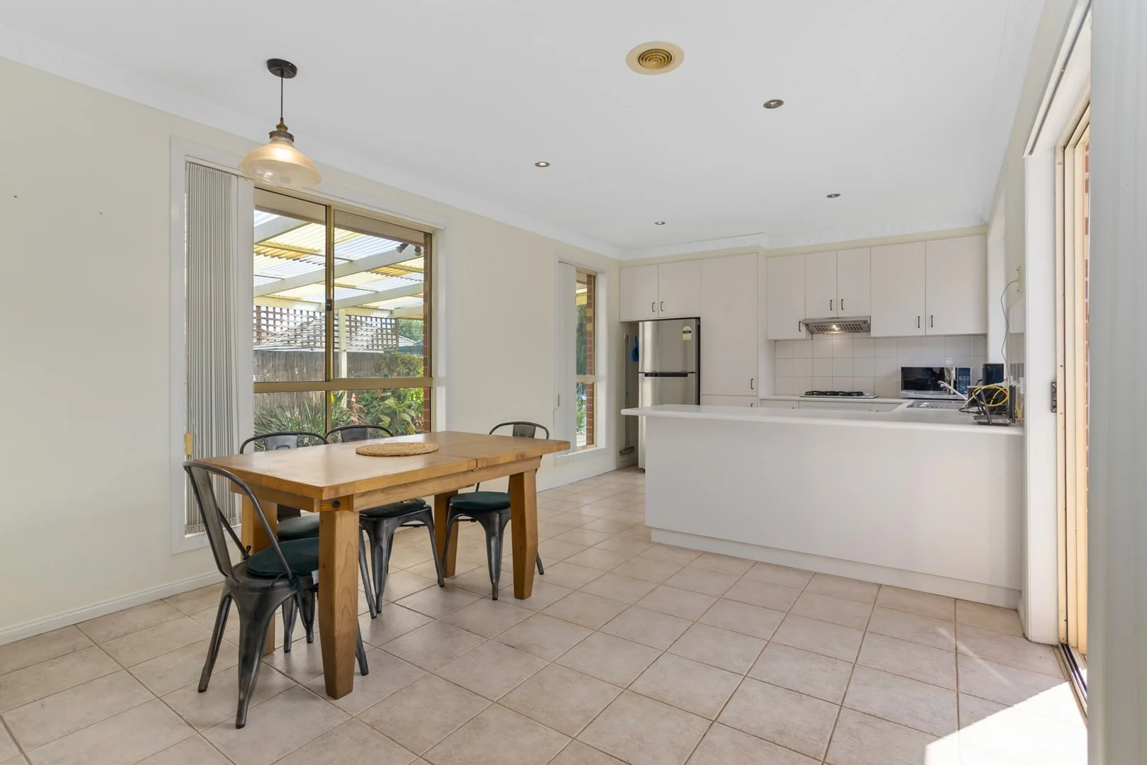 2/33 Eames Avenue (1/1)