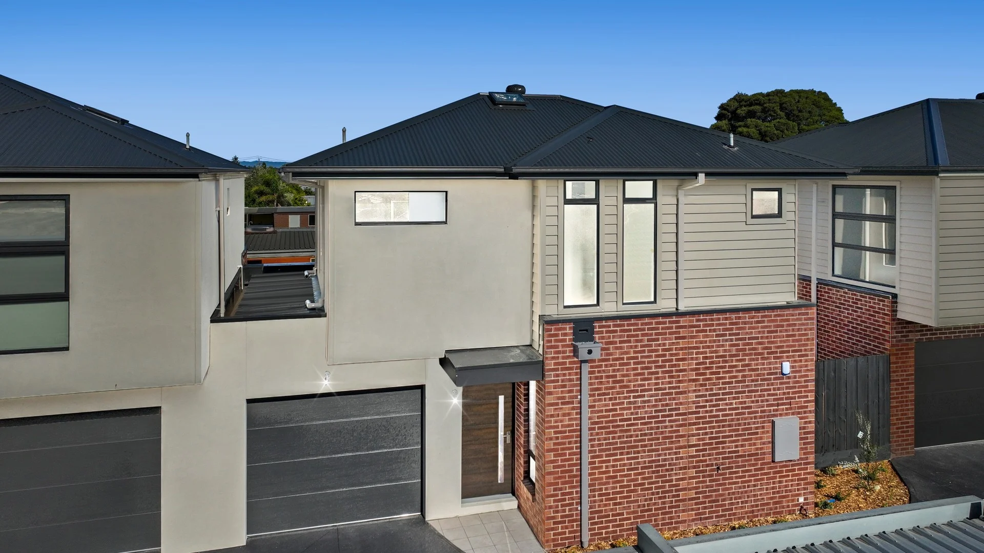 2/4 Burton Street (1/10)