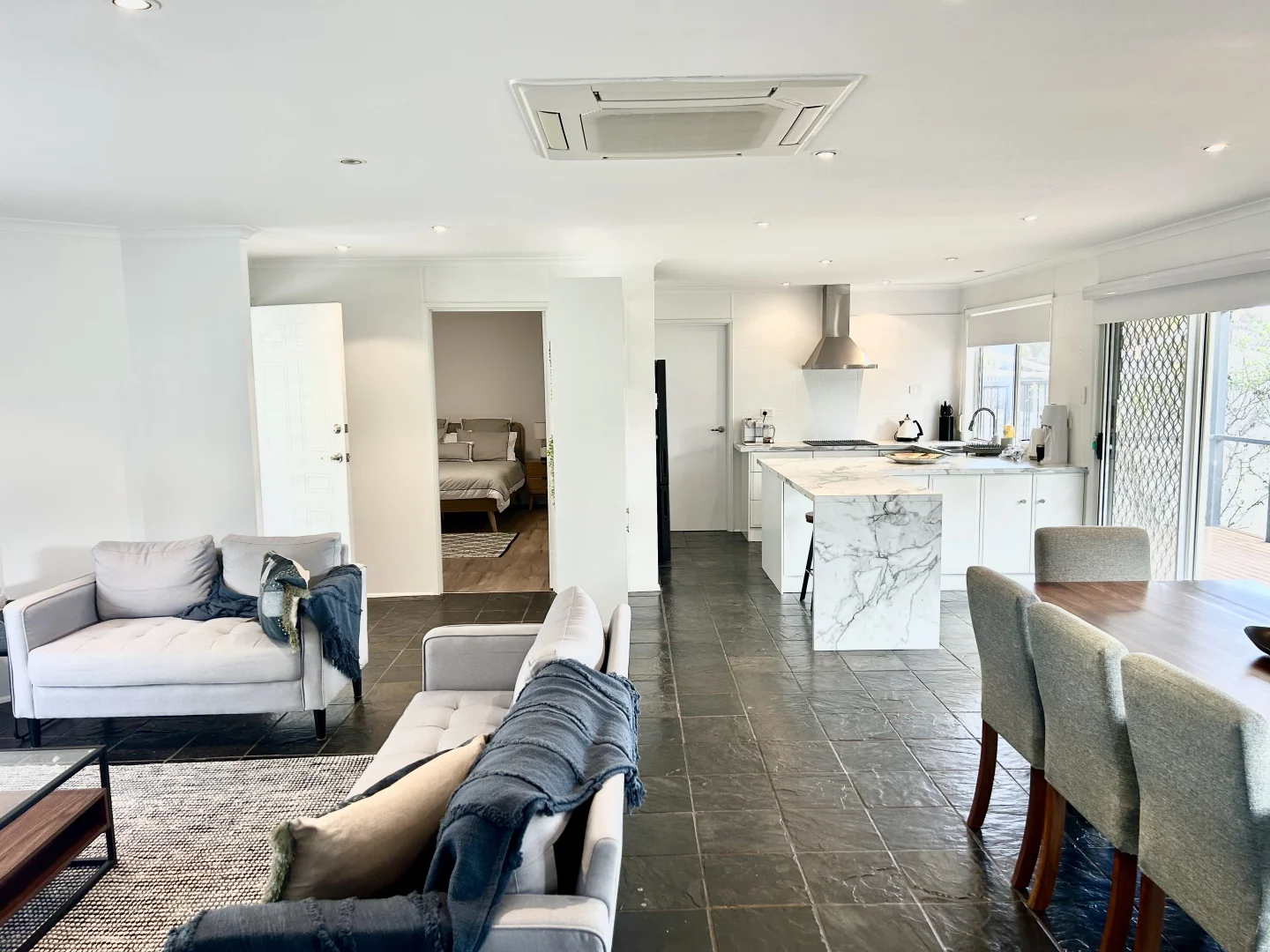 2-4 Caroline Street - Image 3