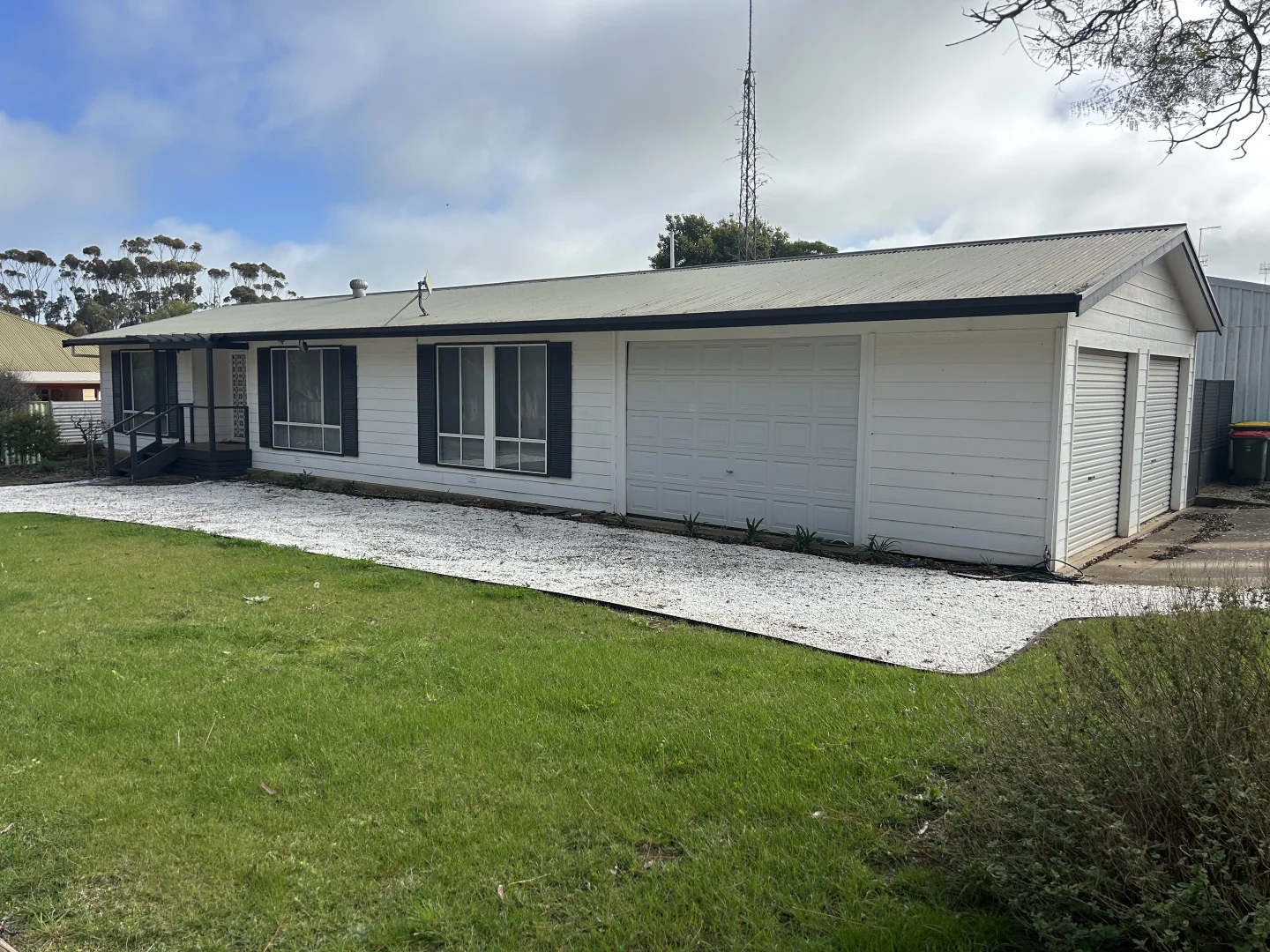 2-4 Caroline Street - Image 2