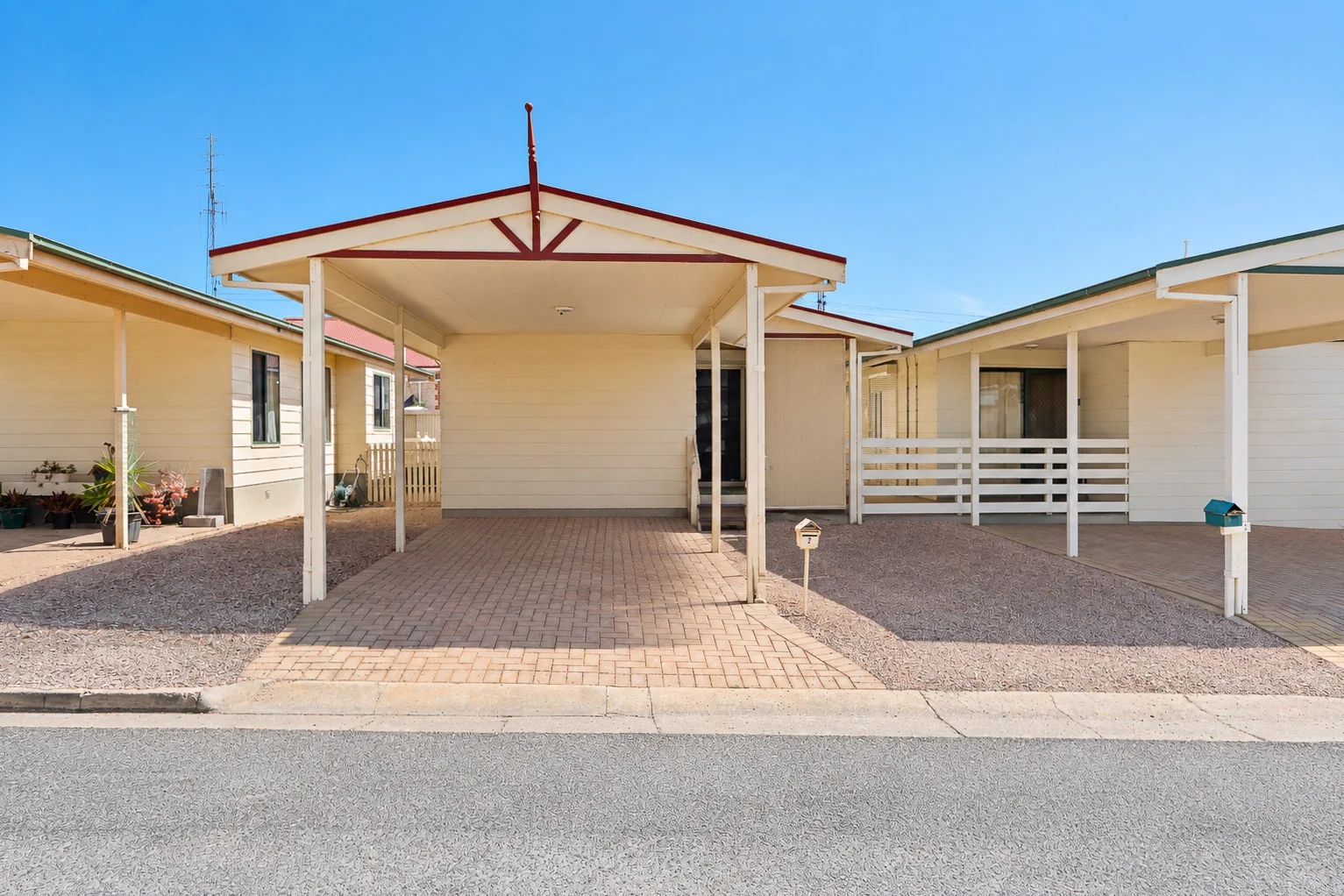 2/4 Church Street - Image 2