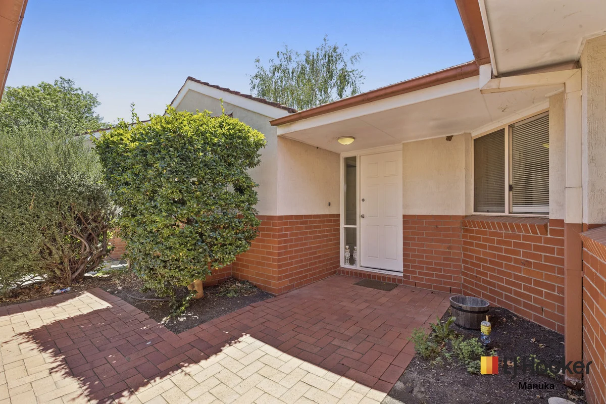 2/4 Hutchins Street (1/22)