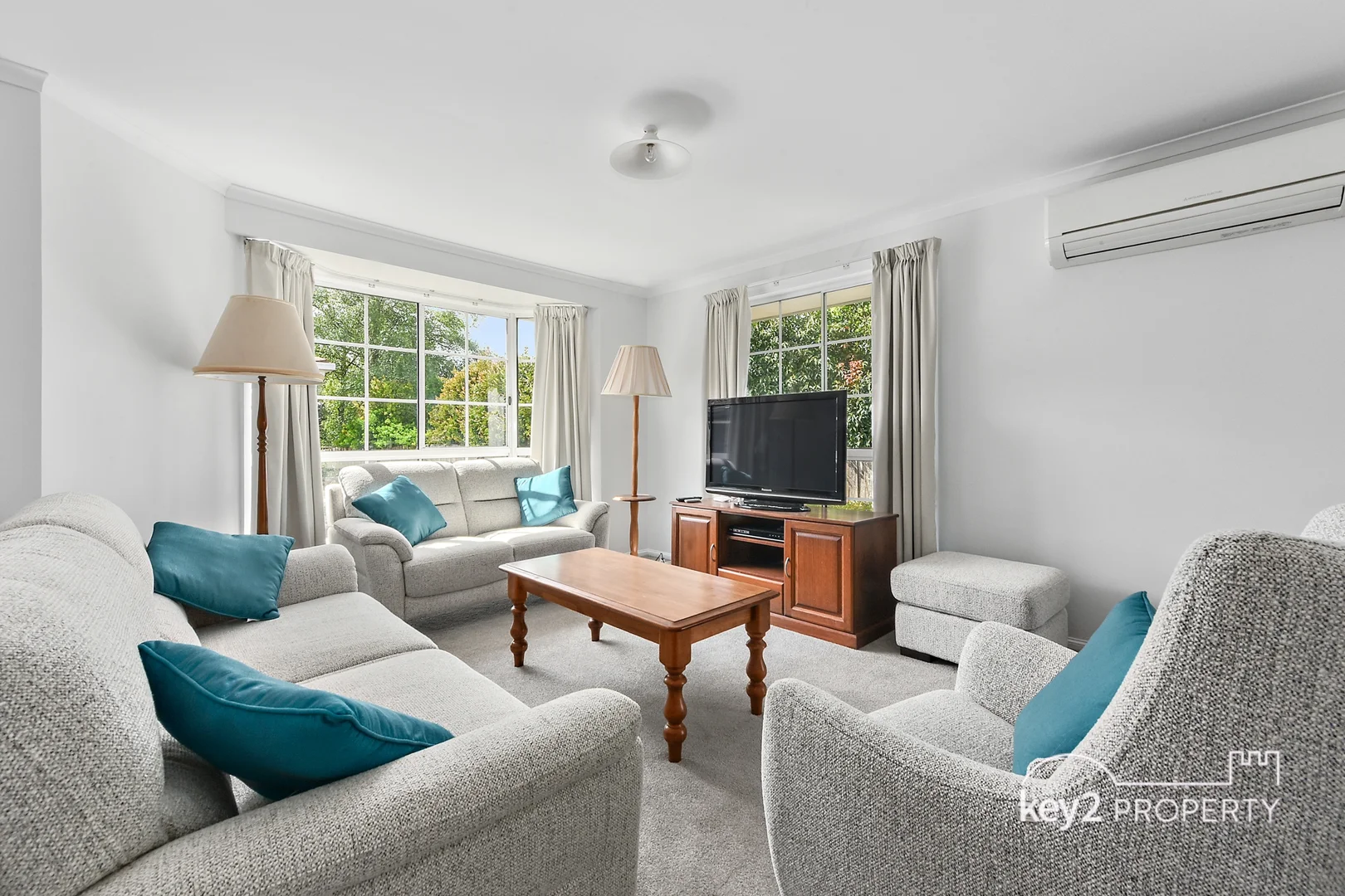 2/4 Penwood Close - Image 2