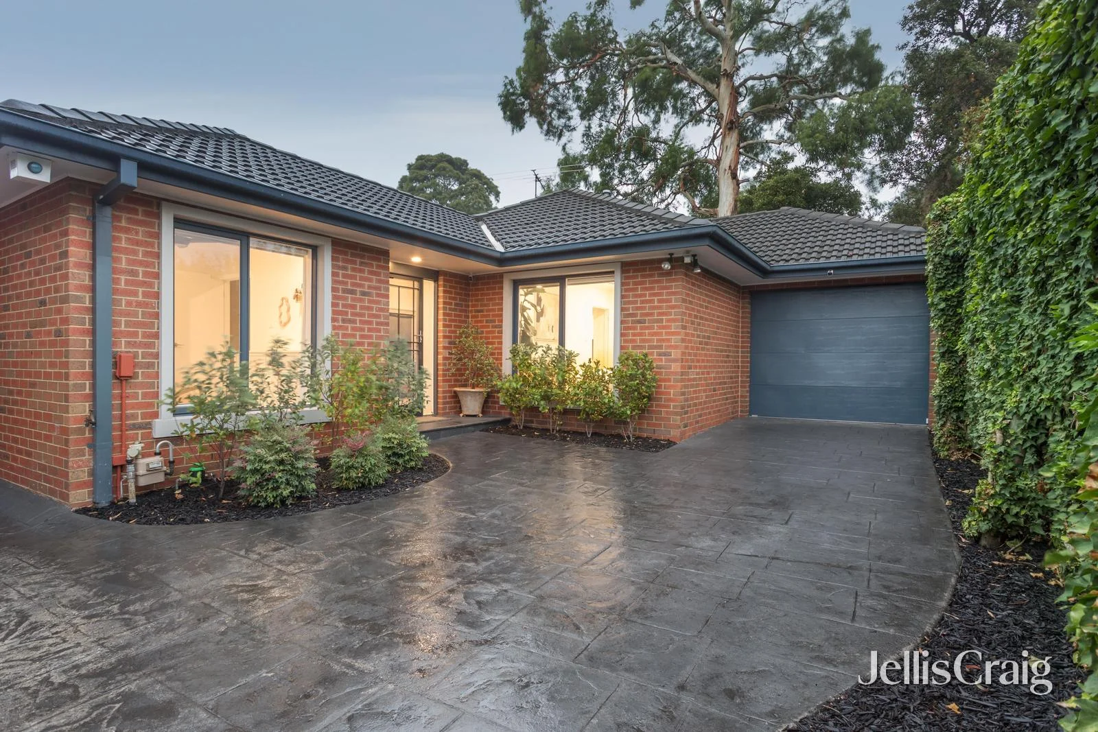 2/40 Summerhill Road (1/14)