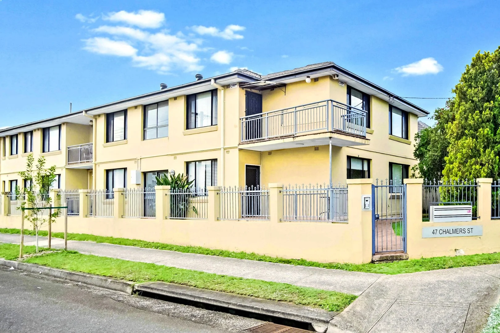 2/47 Chalmers Street (1/11)