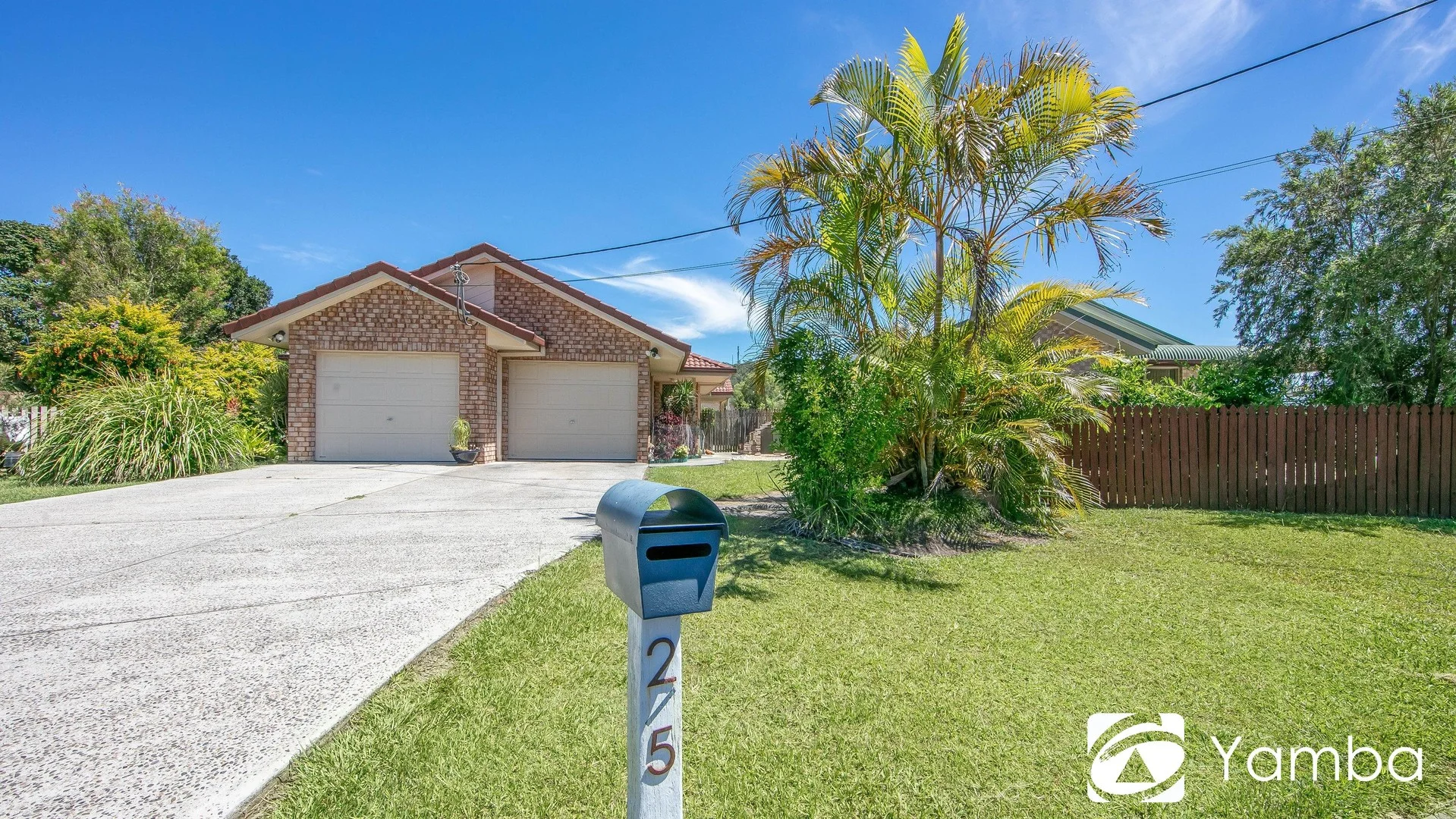 2/5 Amber Close (1/14)