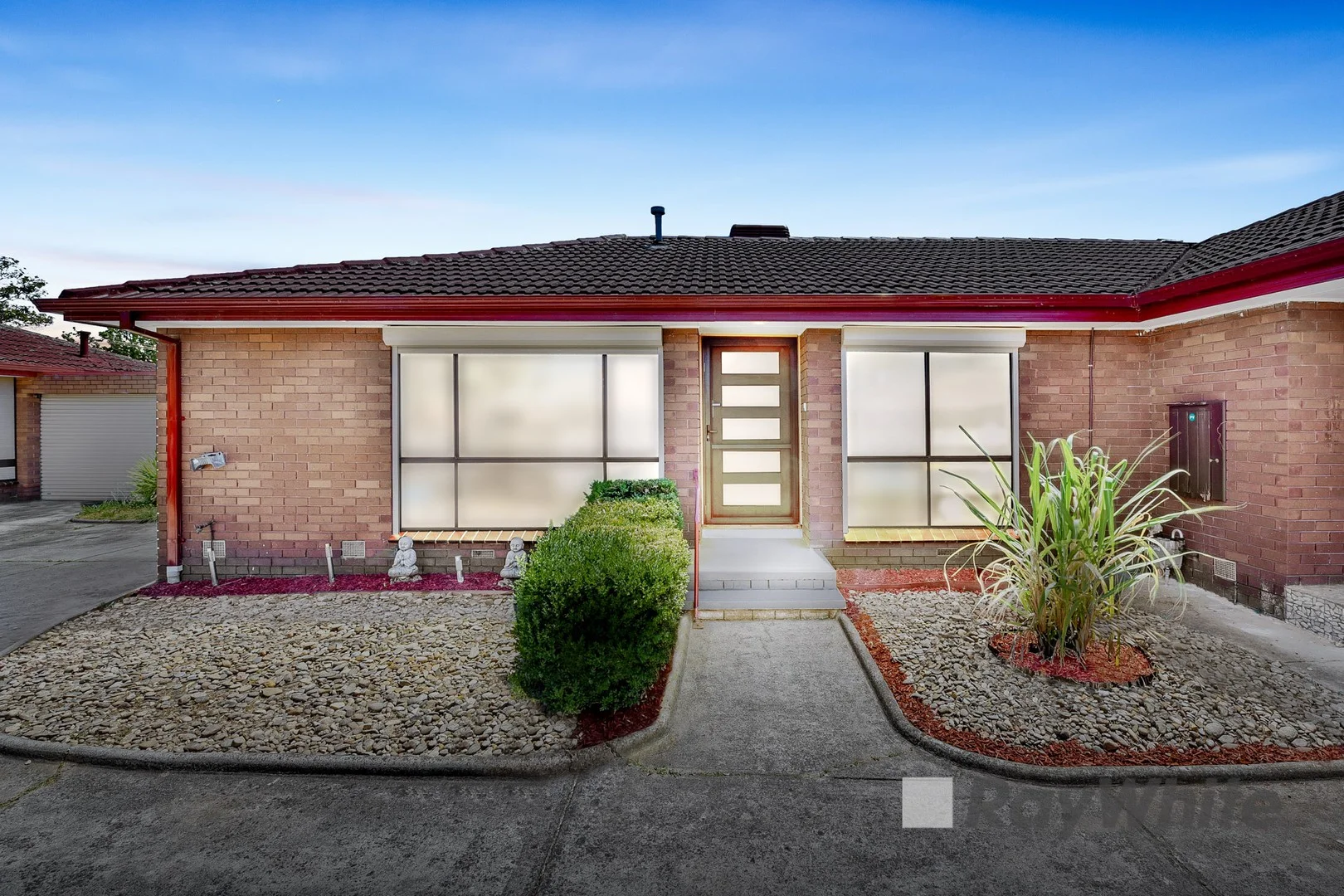 2/5 Robert Street (1/12)