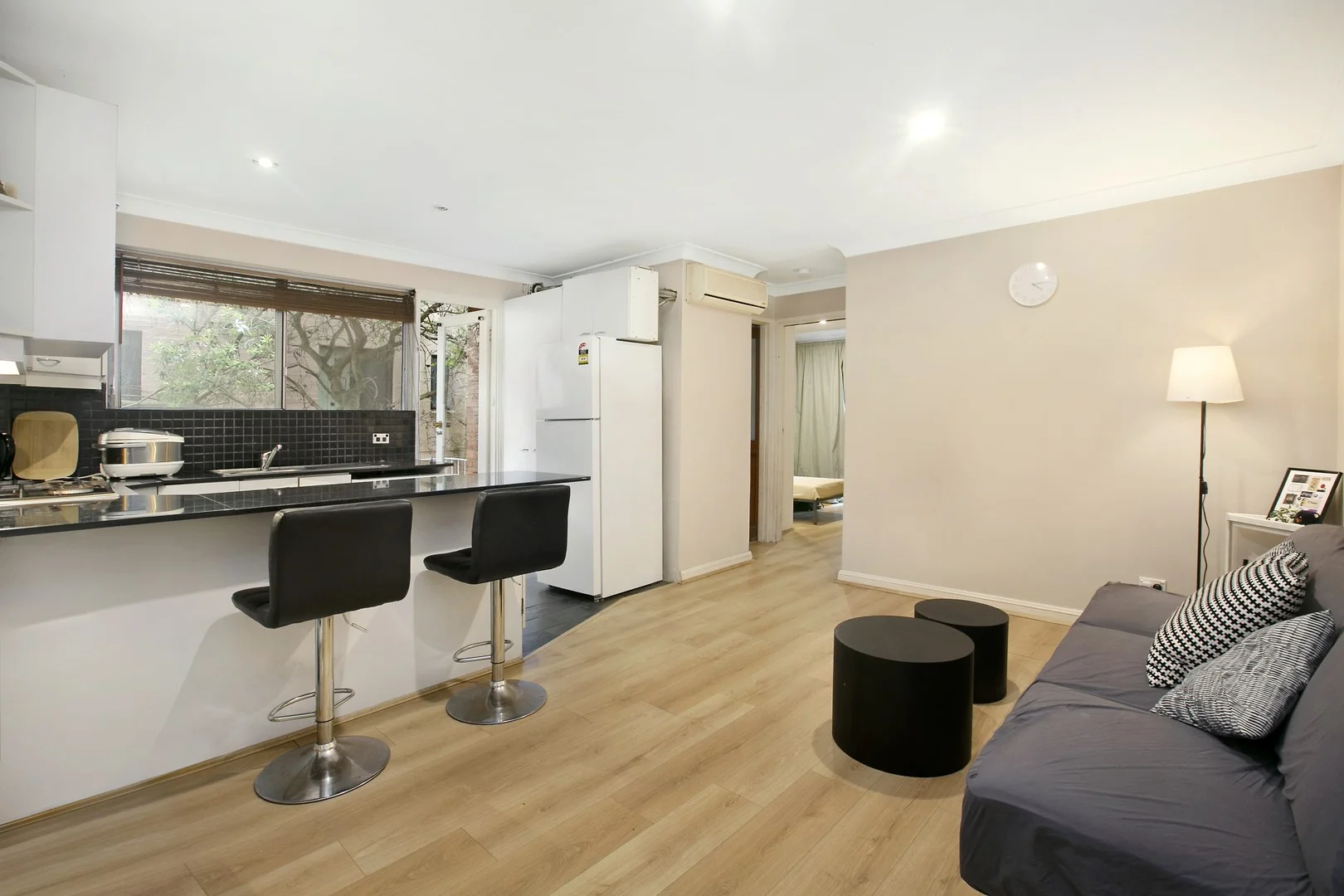 2/50 Howard Avenue (1/8)