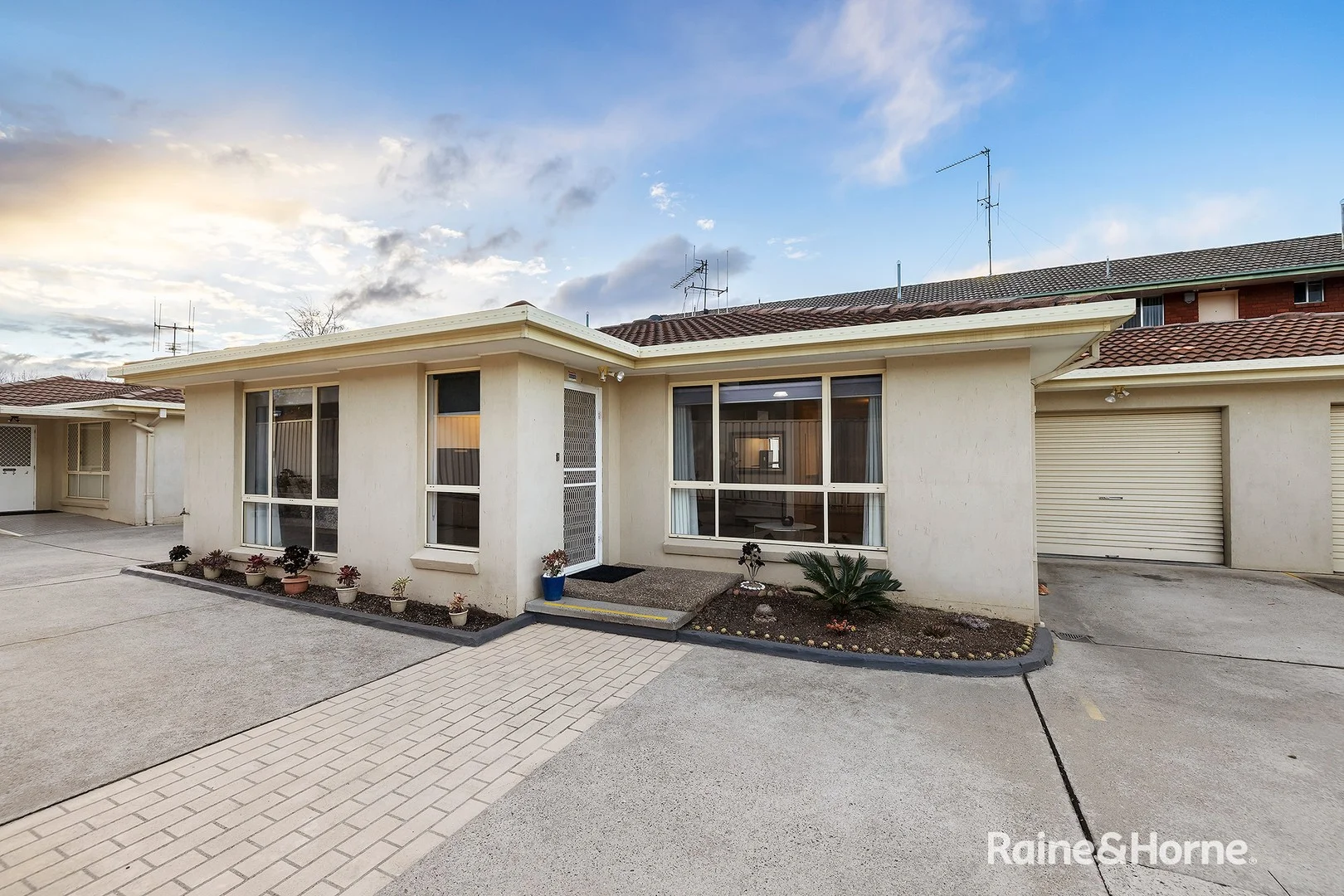 2/57 Donald Road (1/11)