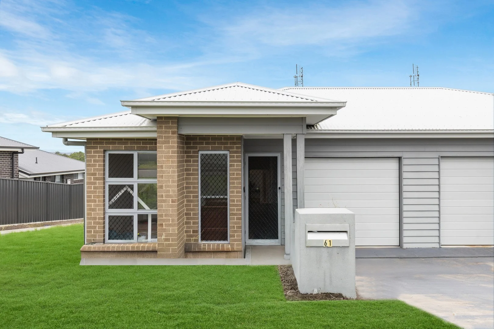 2/61 Portland Drive (1/12)