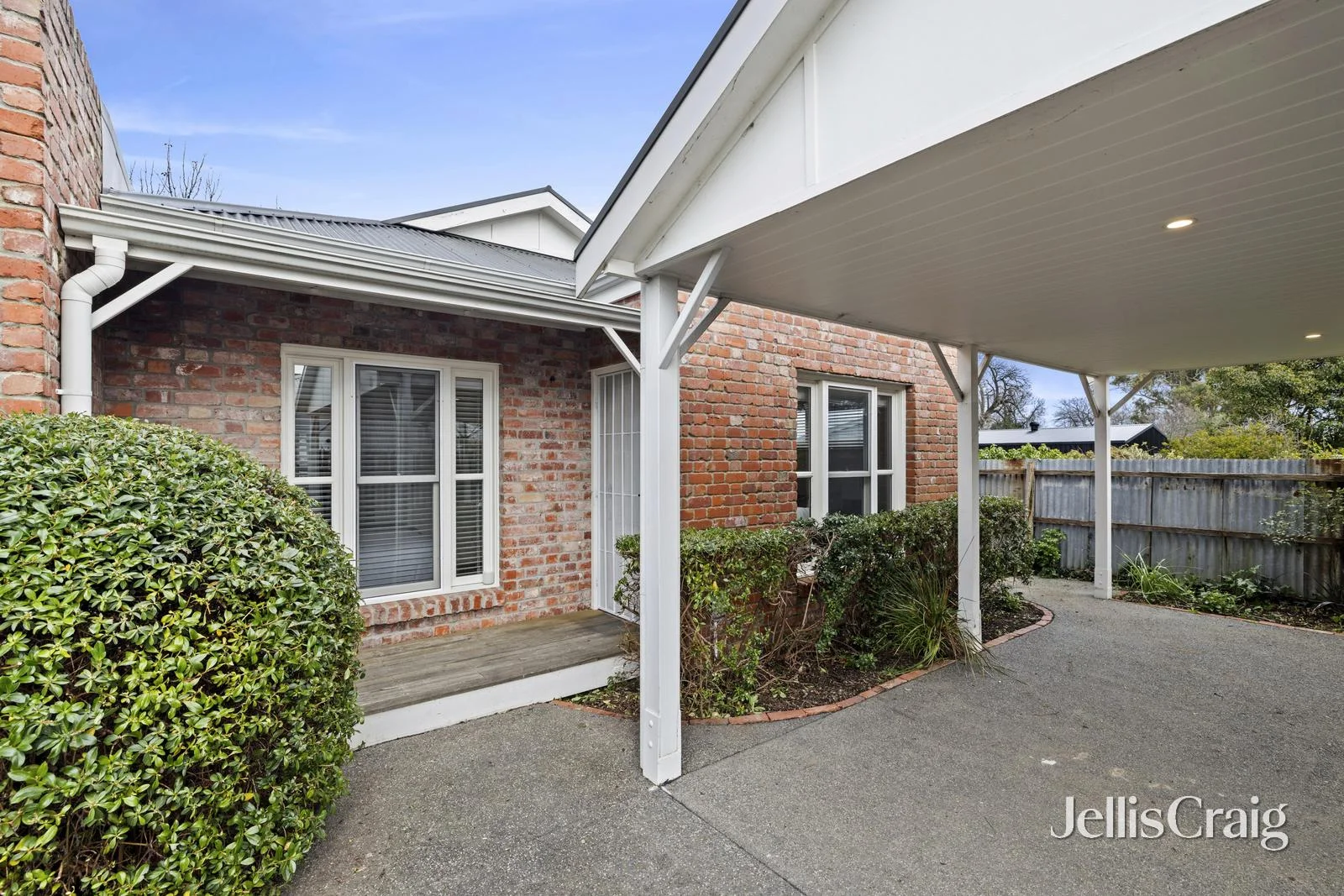 2/7-9 Simpson Street - Image 2