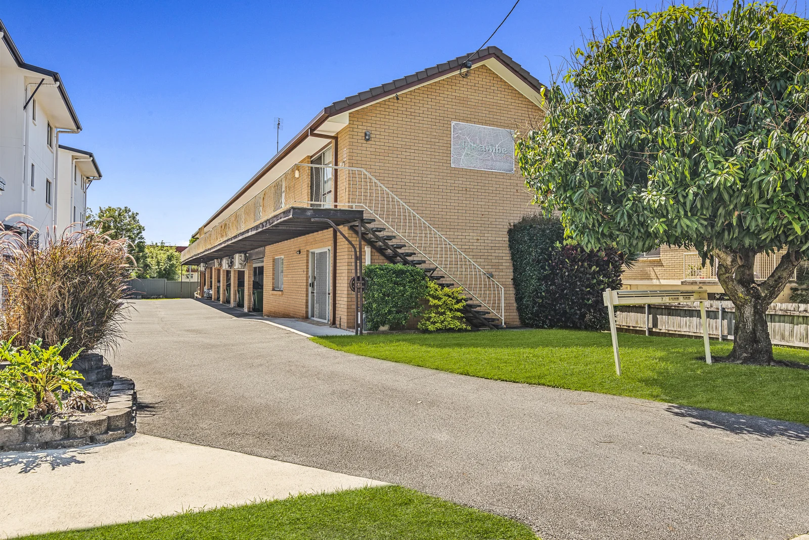 2/70 Mclean Street (1/9)