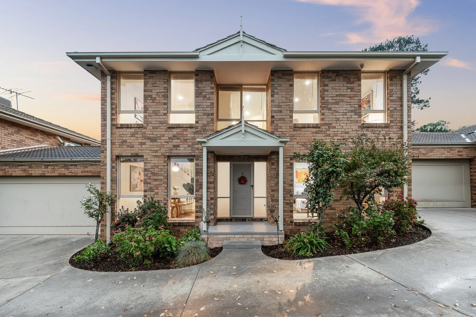 $950,000-$1,045,000
